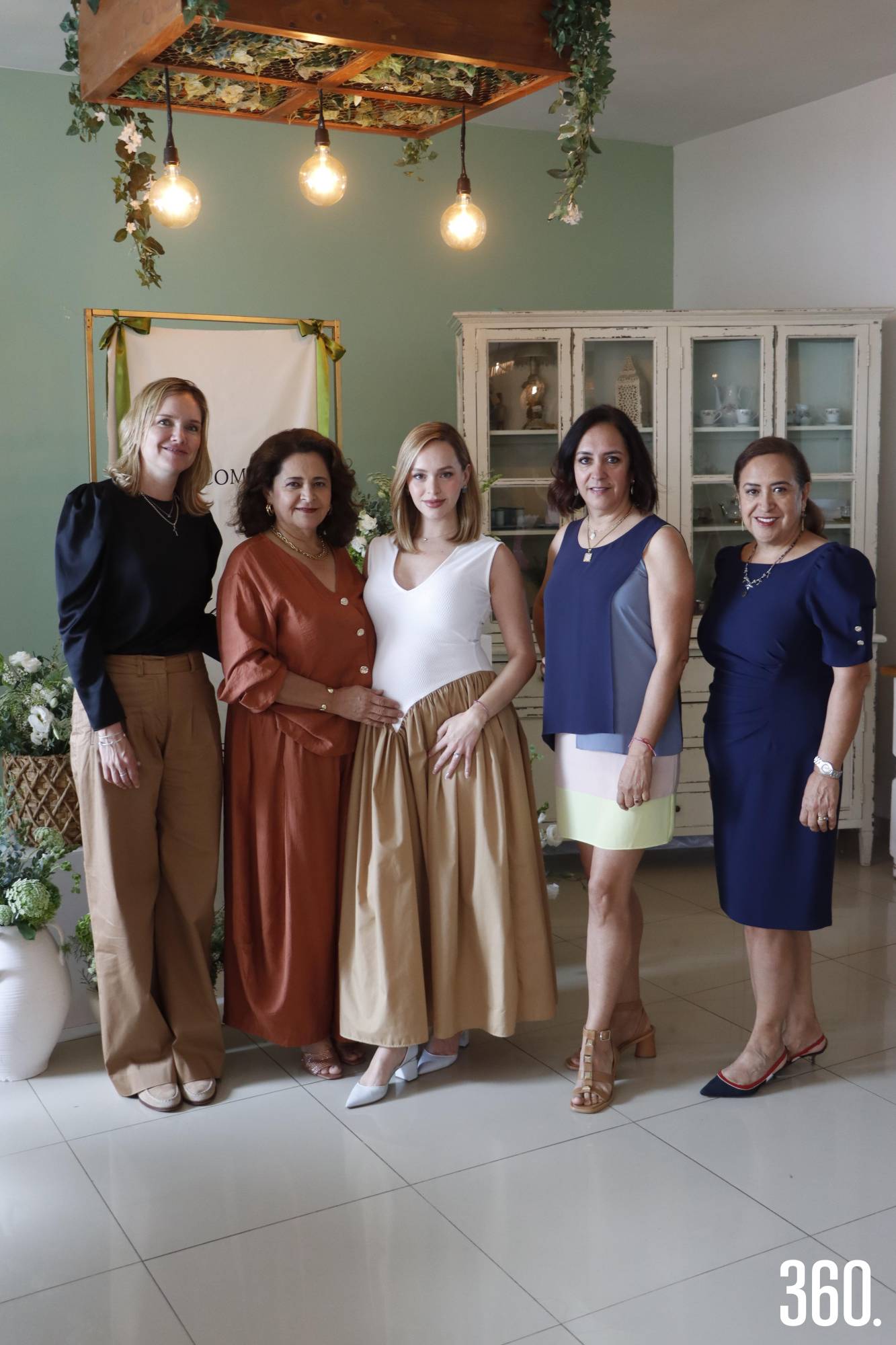 $!Caro con su tía Daniela Guadiana, su madre Etelvina Sánchez, y sus tías Norma y Lula Sánchez.