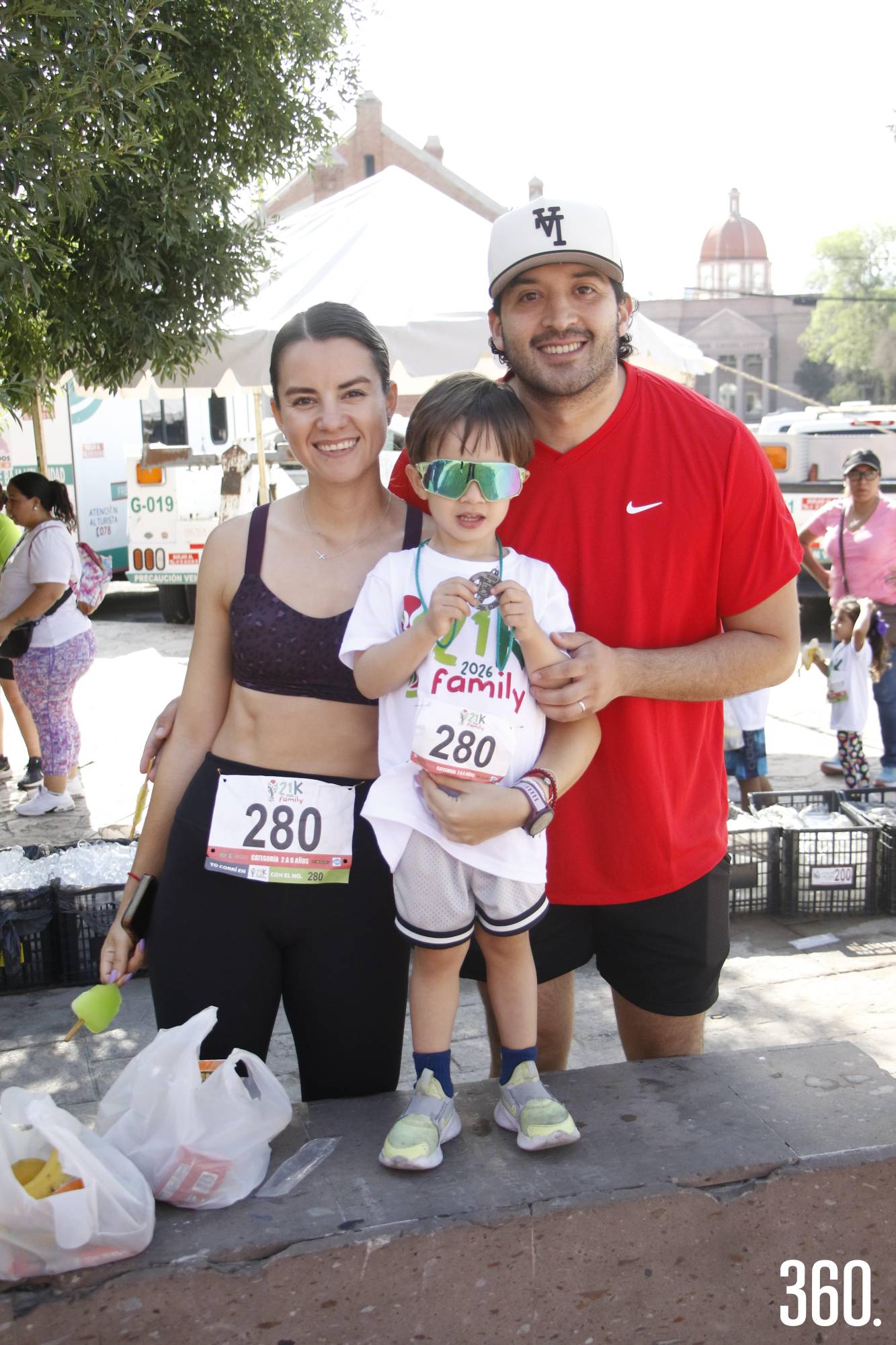 $!Alexandra Garciamárquez, Alan y Álex Vega.