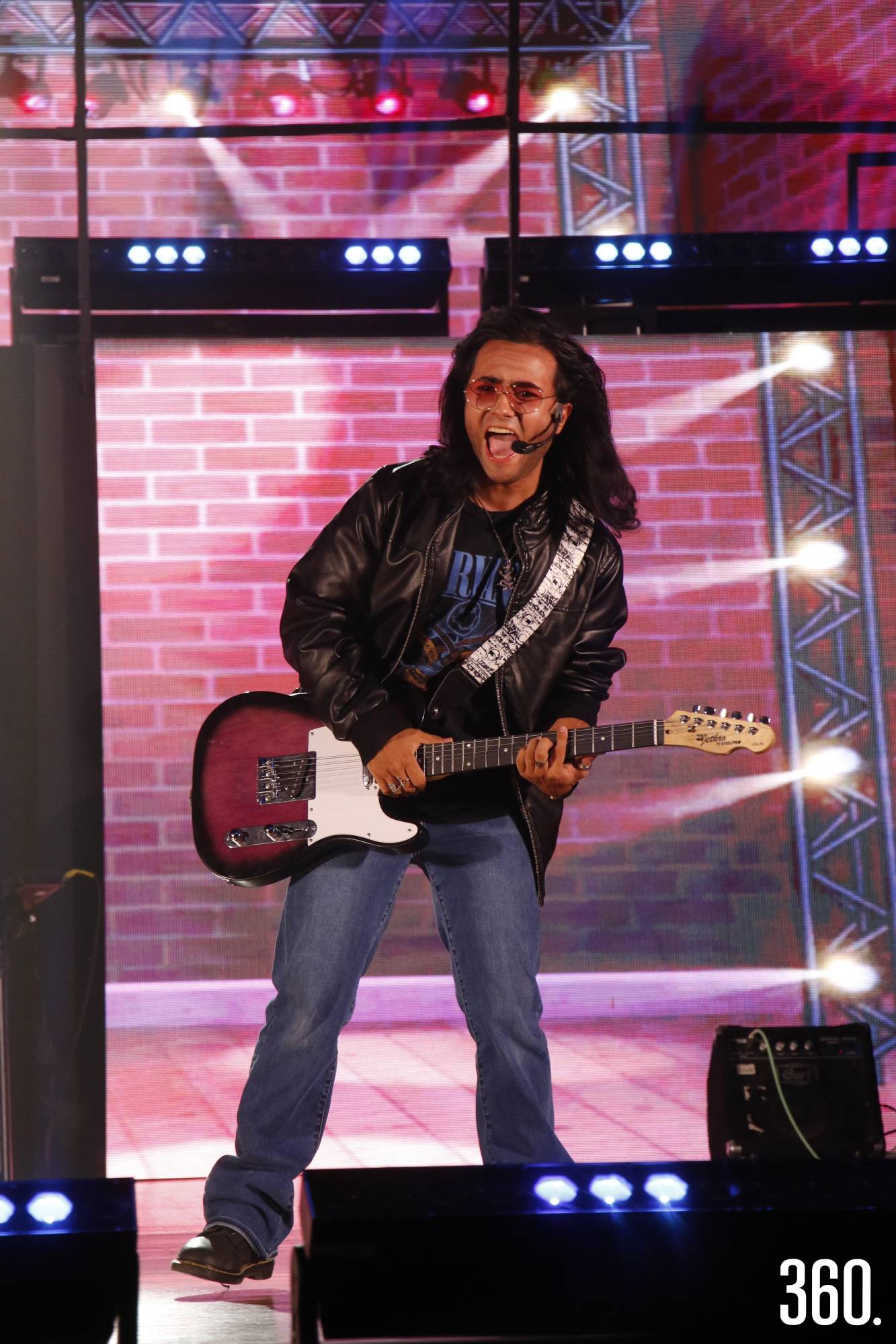 $!Diego Flores como Dewey Finn.