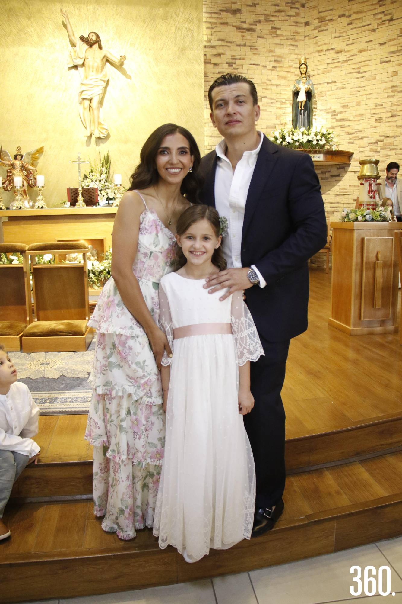 $!Ana María González con sus padrinos, Aydé Calvillo y Ricardo Fernández.