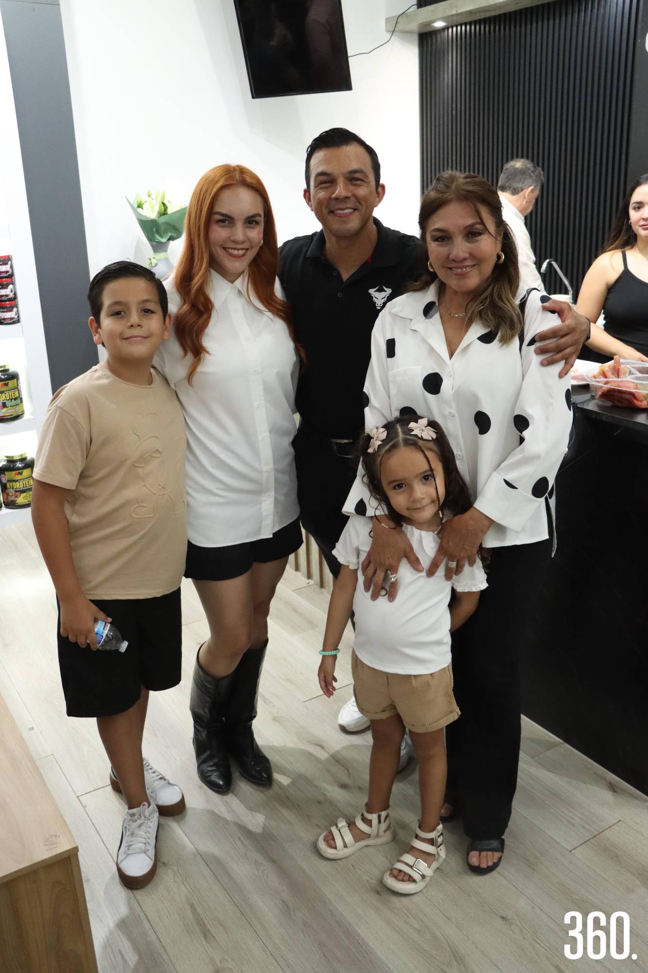 $!Marcelo Flores, René Flores, Juan Flores, Isabella Flores y Catalina Flores.