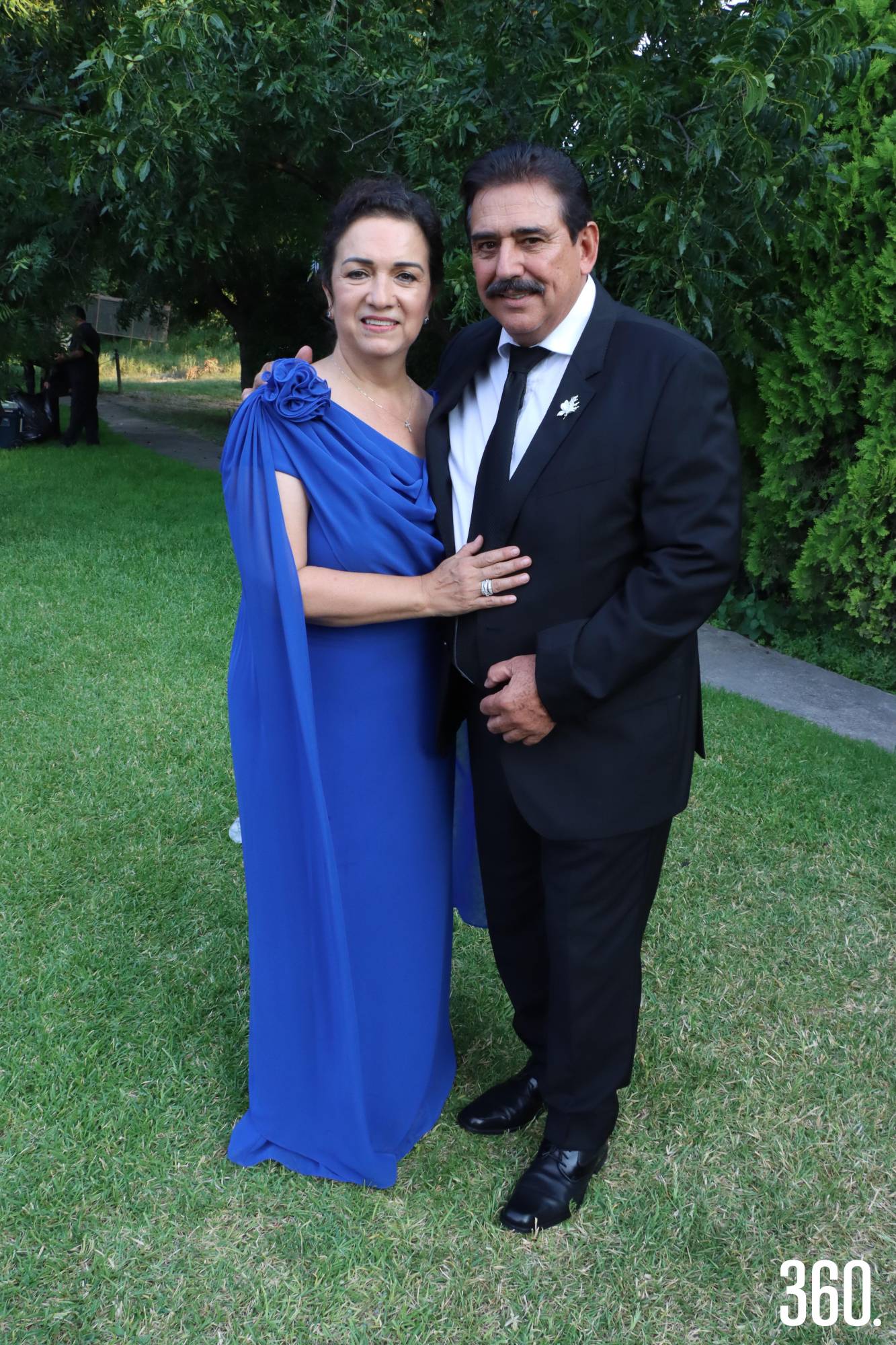 $!Nelly Pequeño y Salustiano Cavazos, padrinos de lazo.