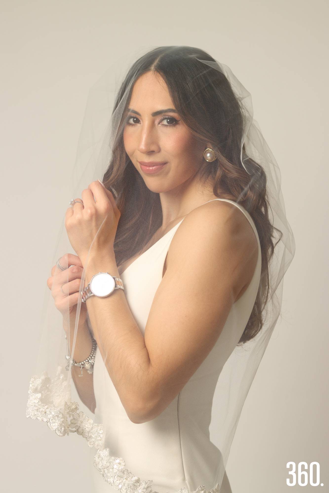 $!Letizia Farías Elizondo, una novia que vive el amor desde la calma y la complicidad, convencida de que casarse es elegir todos los días a su mejor amigo.