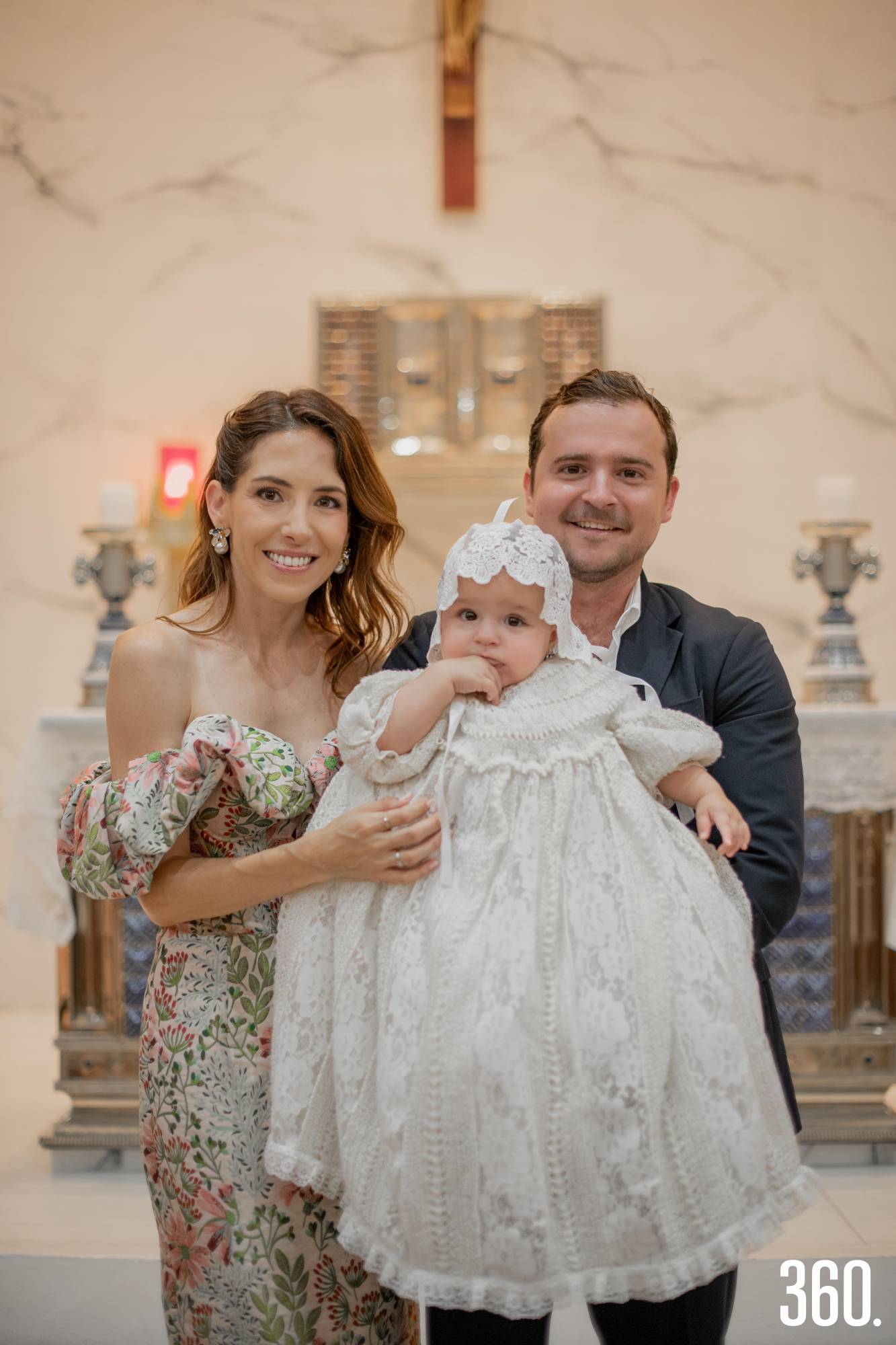 $!Ana María con sus papás, Vero Elizondo y Bernardo Cárdenas.