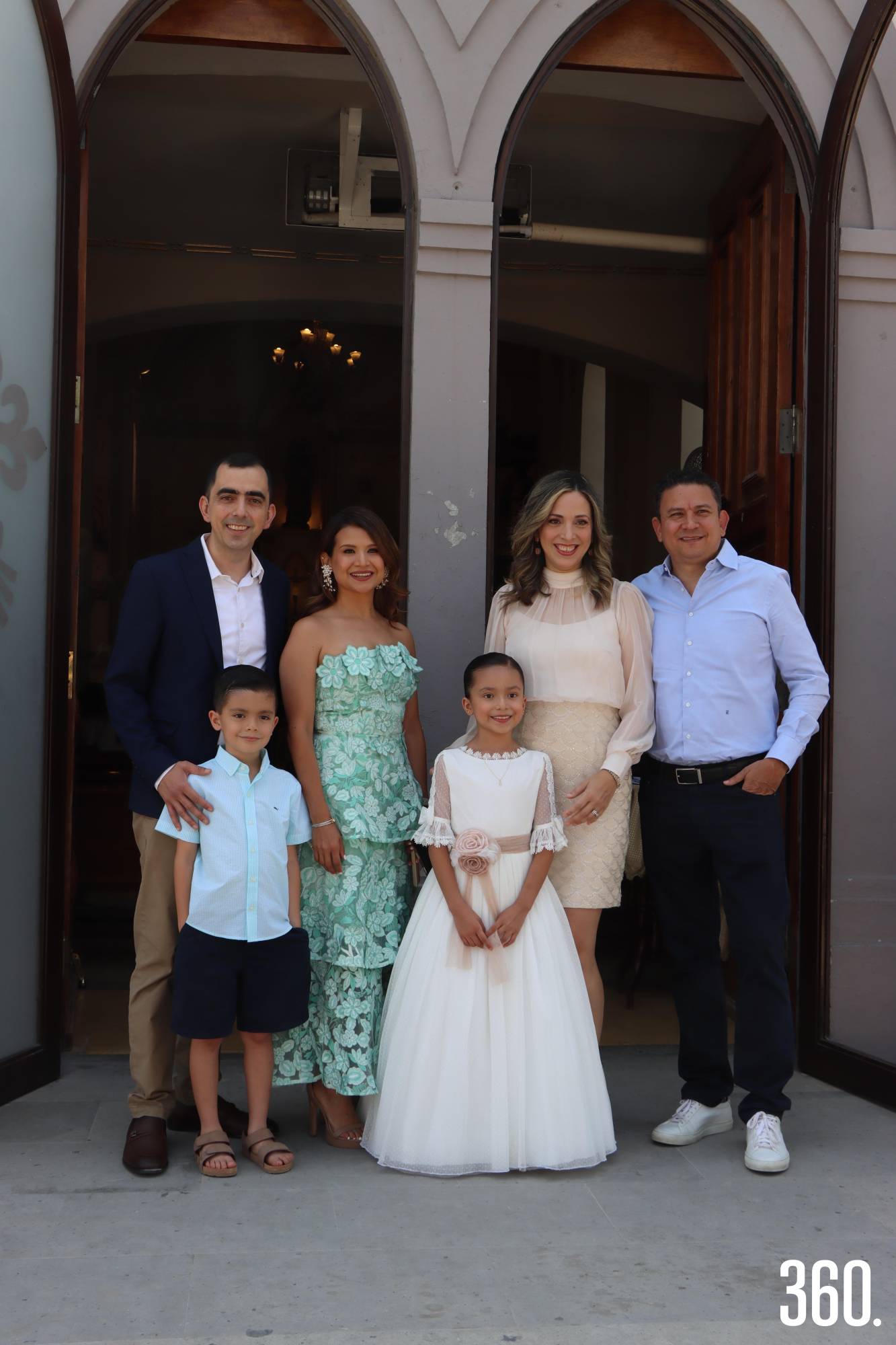 $!Juan Pablo Huerta, Anaí Hernández, Juan Pablo y Valentina Huerta junto a los padrinos, Ana Huerta y Luis Rivas.