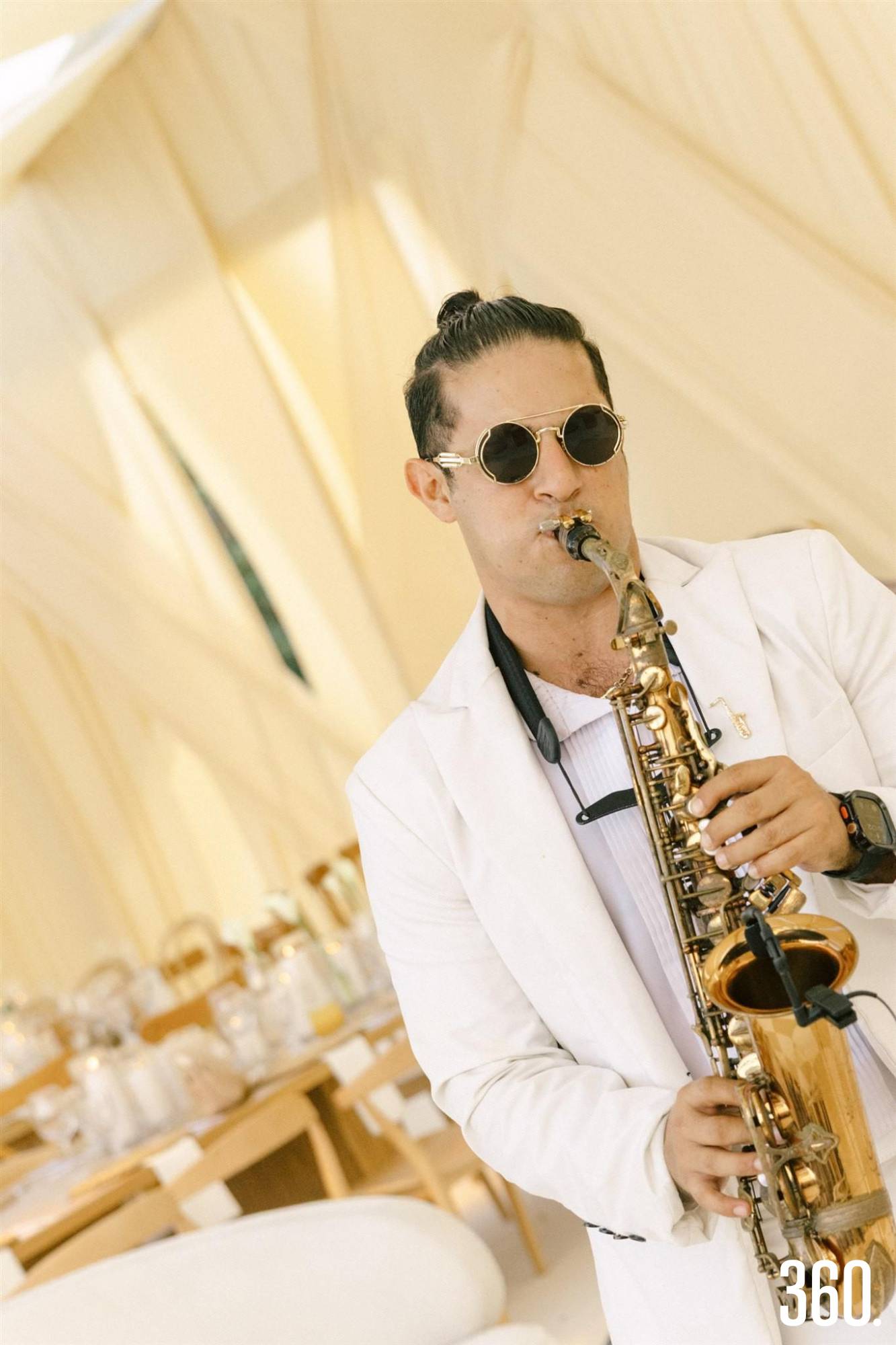 $!Un saxofonista ambientó la celebración con un toque elegante y festivo.