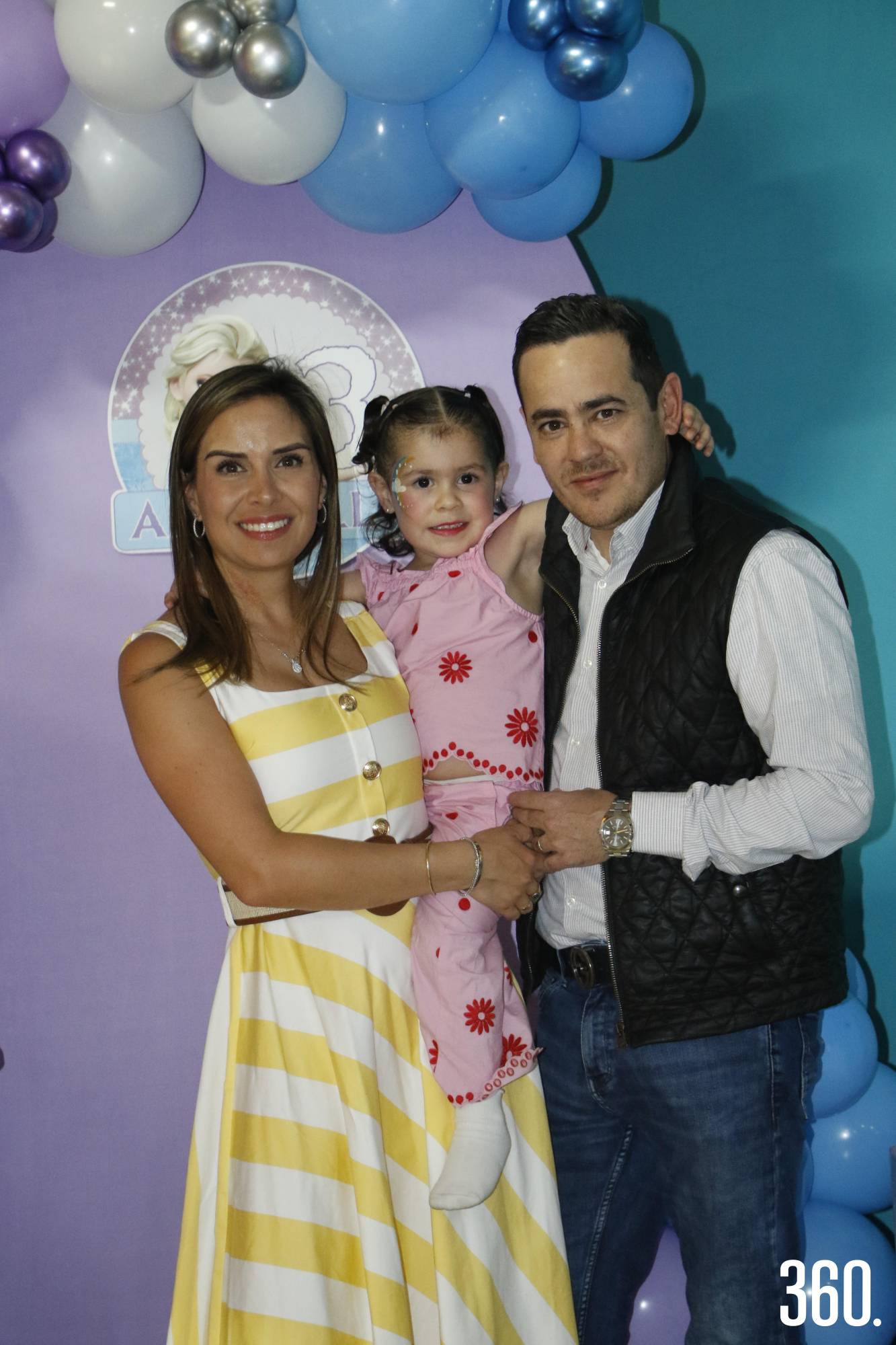 $!Antonella con sus papás, Marcela Dávila y Rodrigo Gutiérrez.