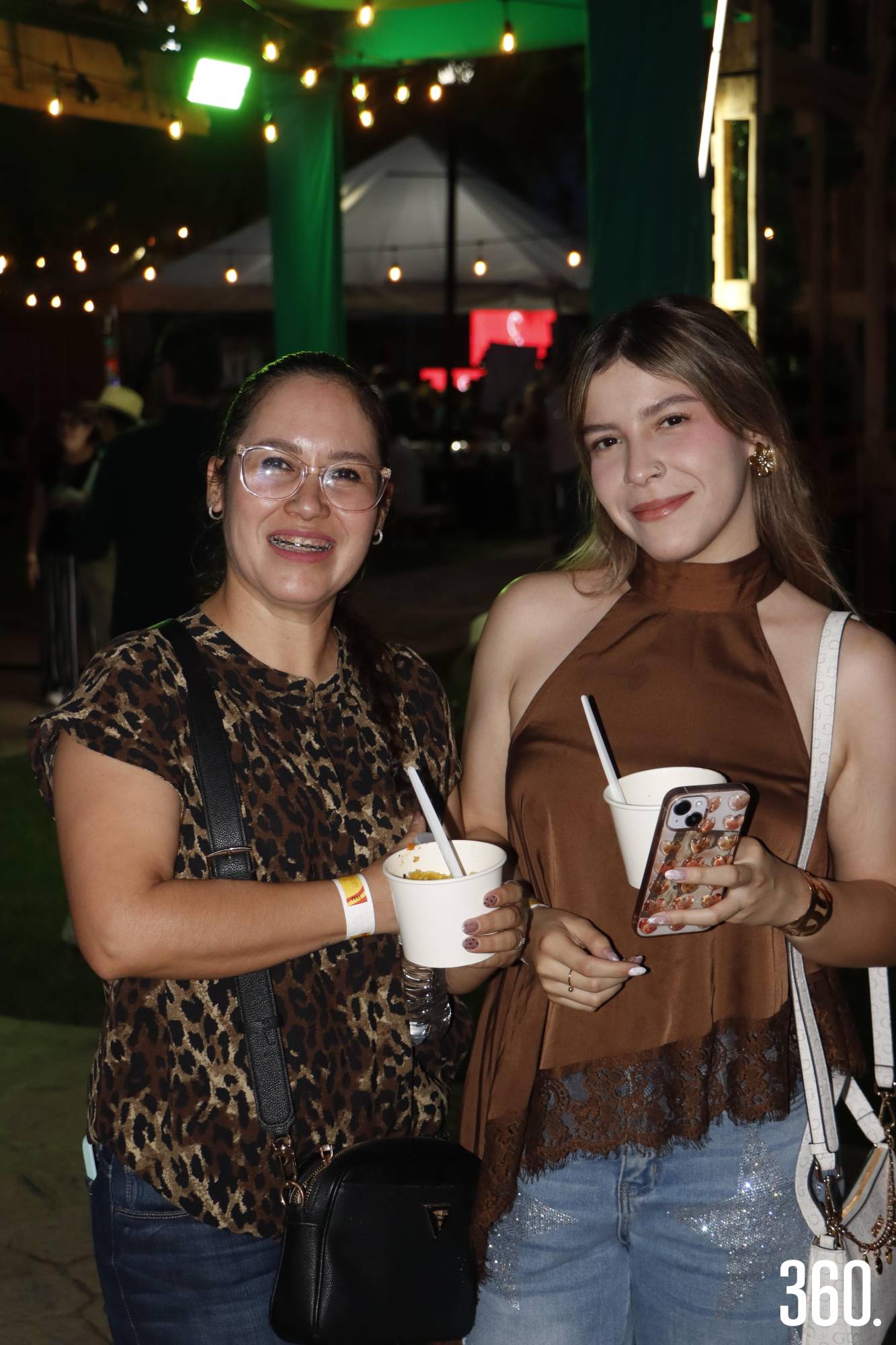$!Mayra Hernández y Suset Sustaita.