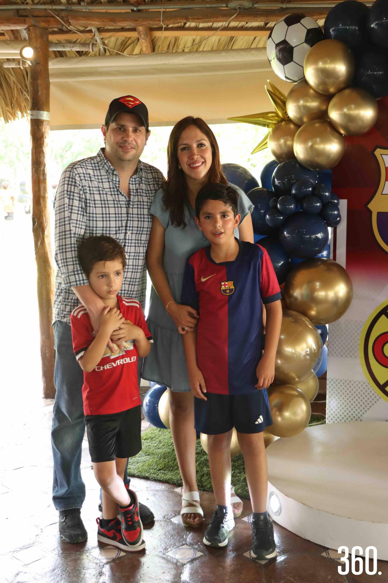 $!Rodrigo con sus papás Julieta Aburto y Eduardo Díaz y su hermano, Rodrigo Díaz.