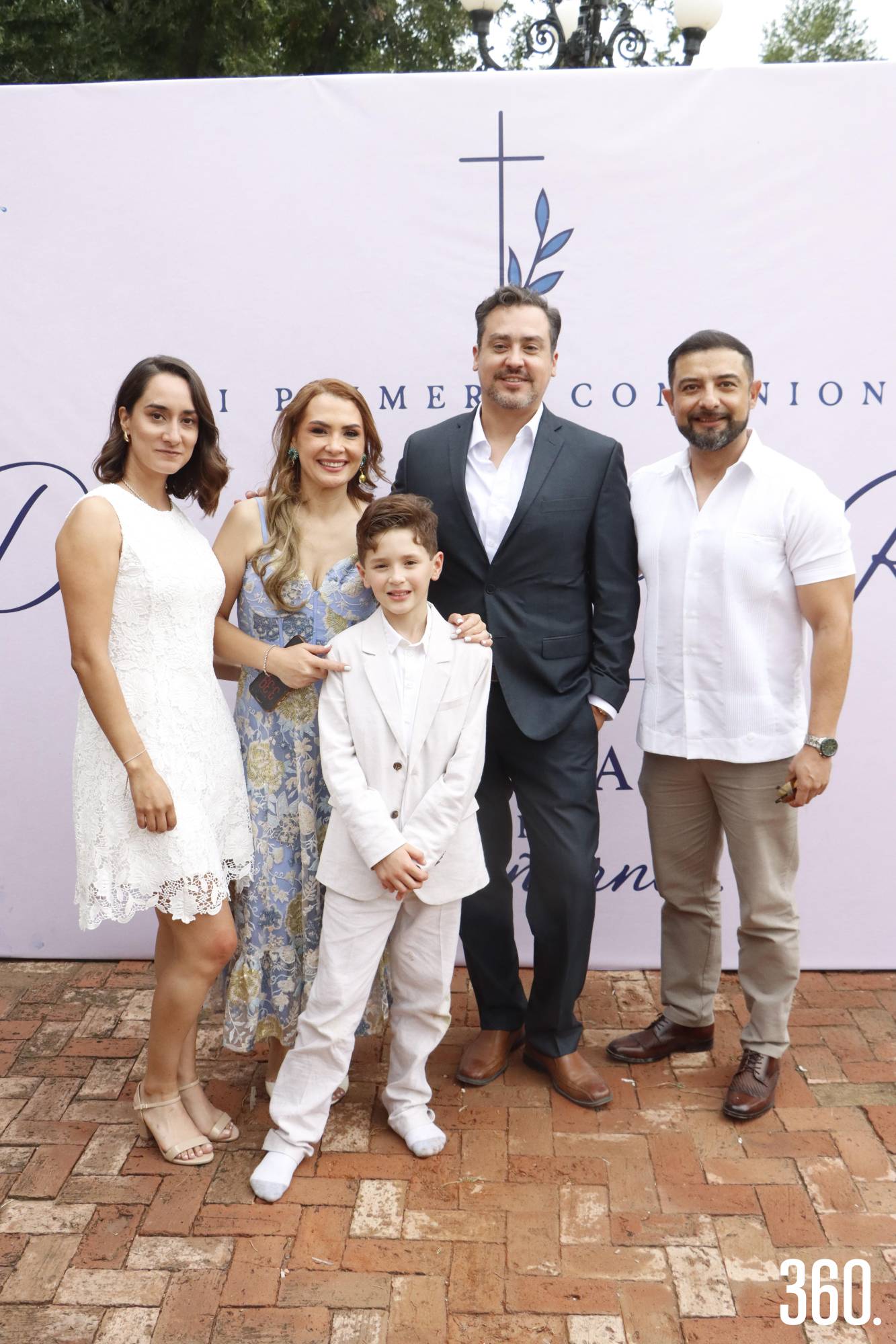 $!Rafael con su madrina, Lorena Íñigo, sus padres Cynthia Armendáriz y Mauricio Villarreal, y su padrino, César Orta.