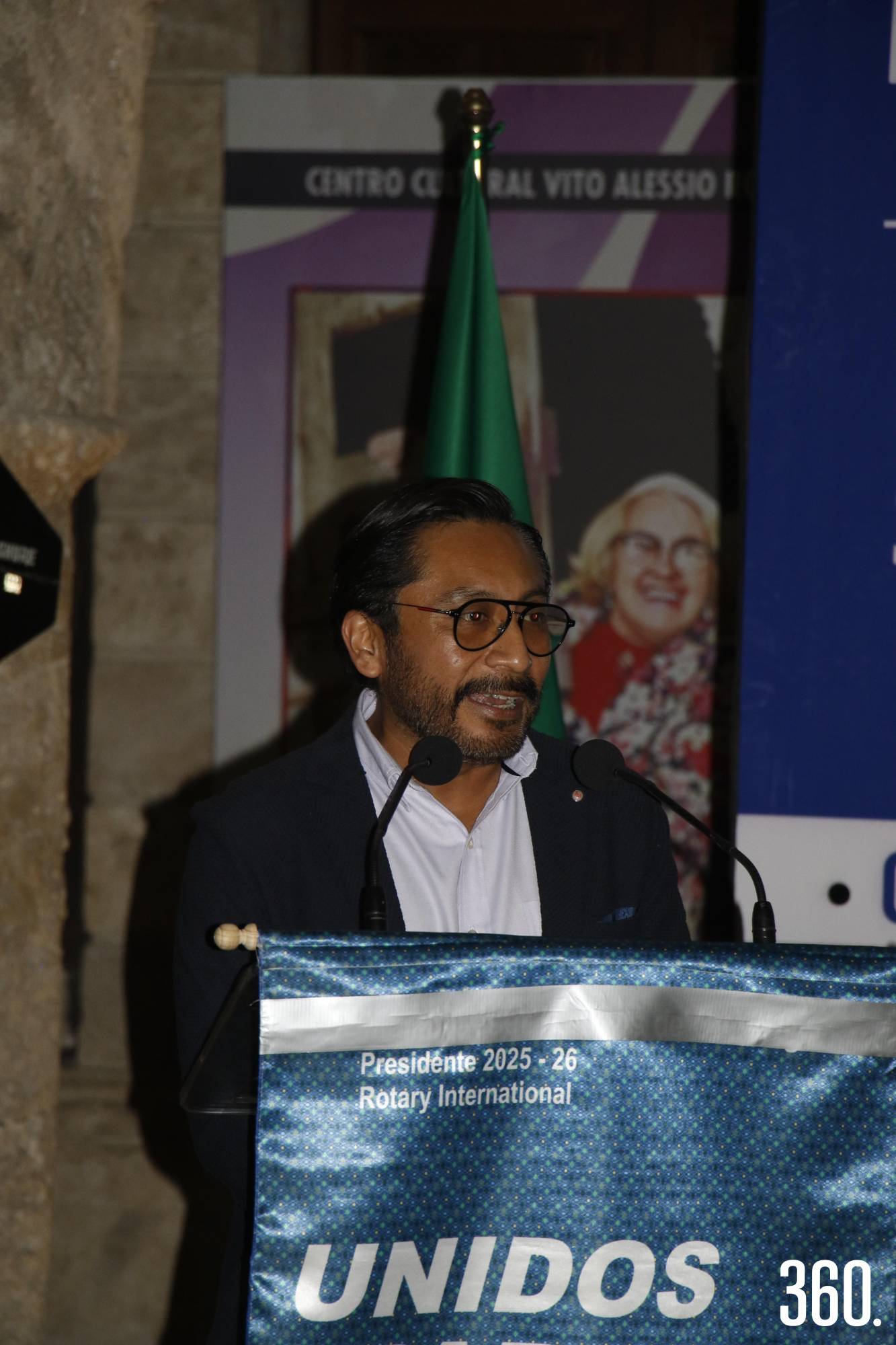 $!Alberto Xicoténcatl dando un agradecimiento en nombre de él y los demás galardonados.