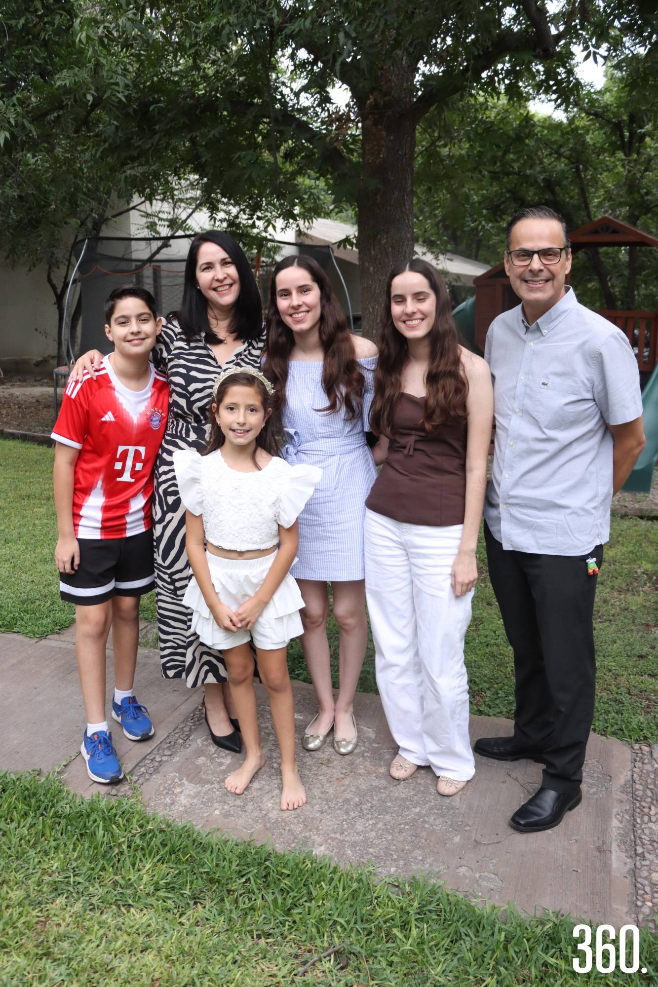 $!Isabella con la familia Moreno Saucedo.