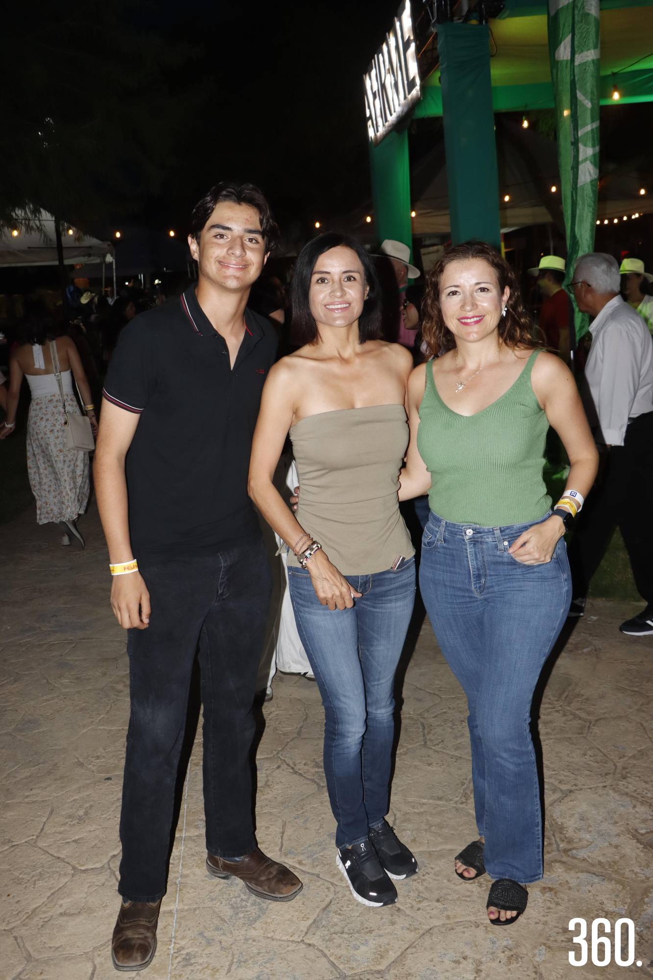 $!Alonso Valdés, Ana y Mónika Zertuche.