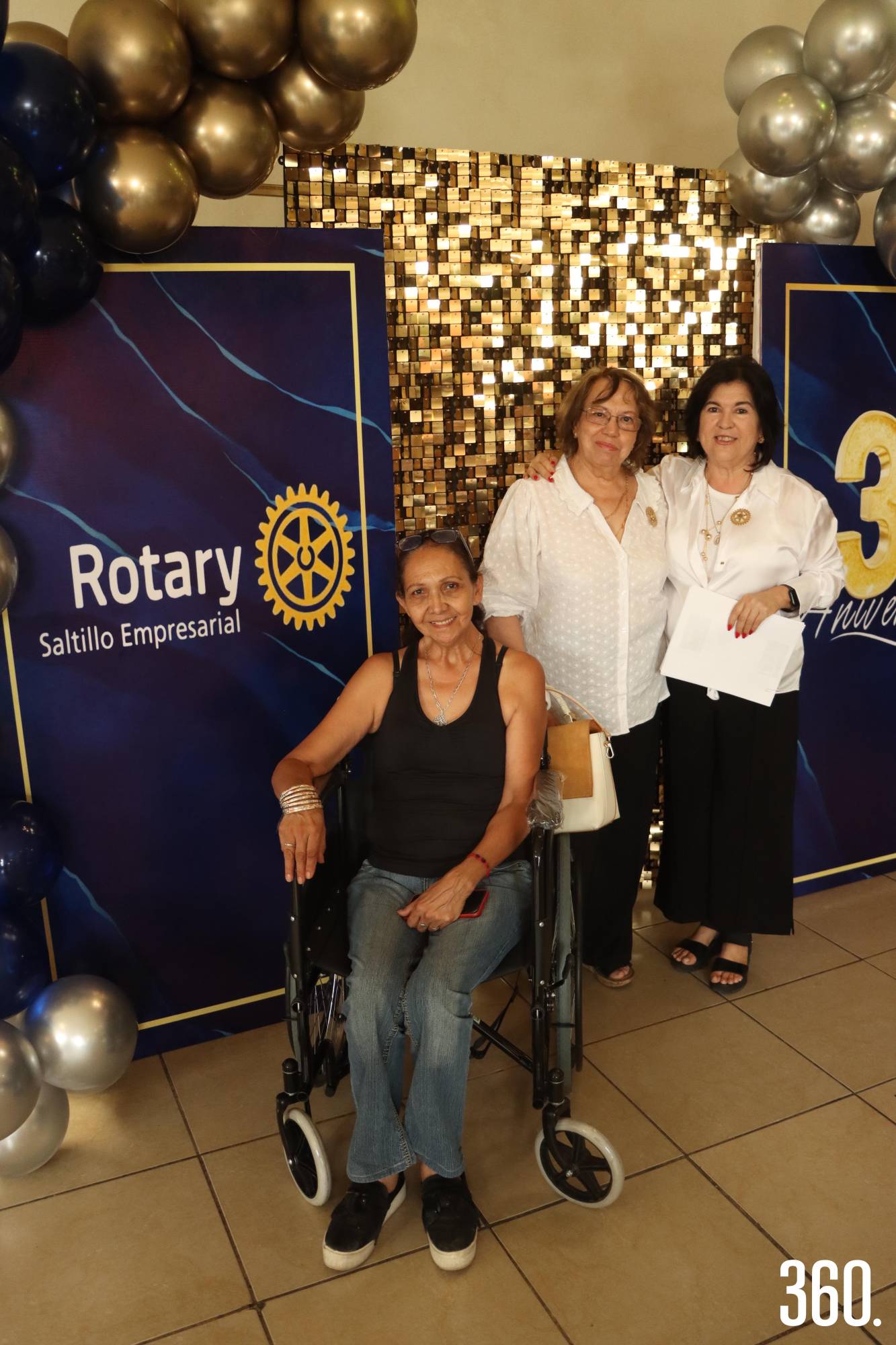 $!Alma Cabello y Lorena Bermea, encargadas del programa de sillas de ruedas, junto a Martha Aurora López.