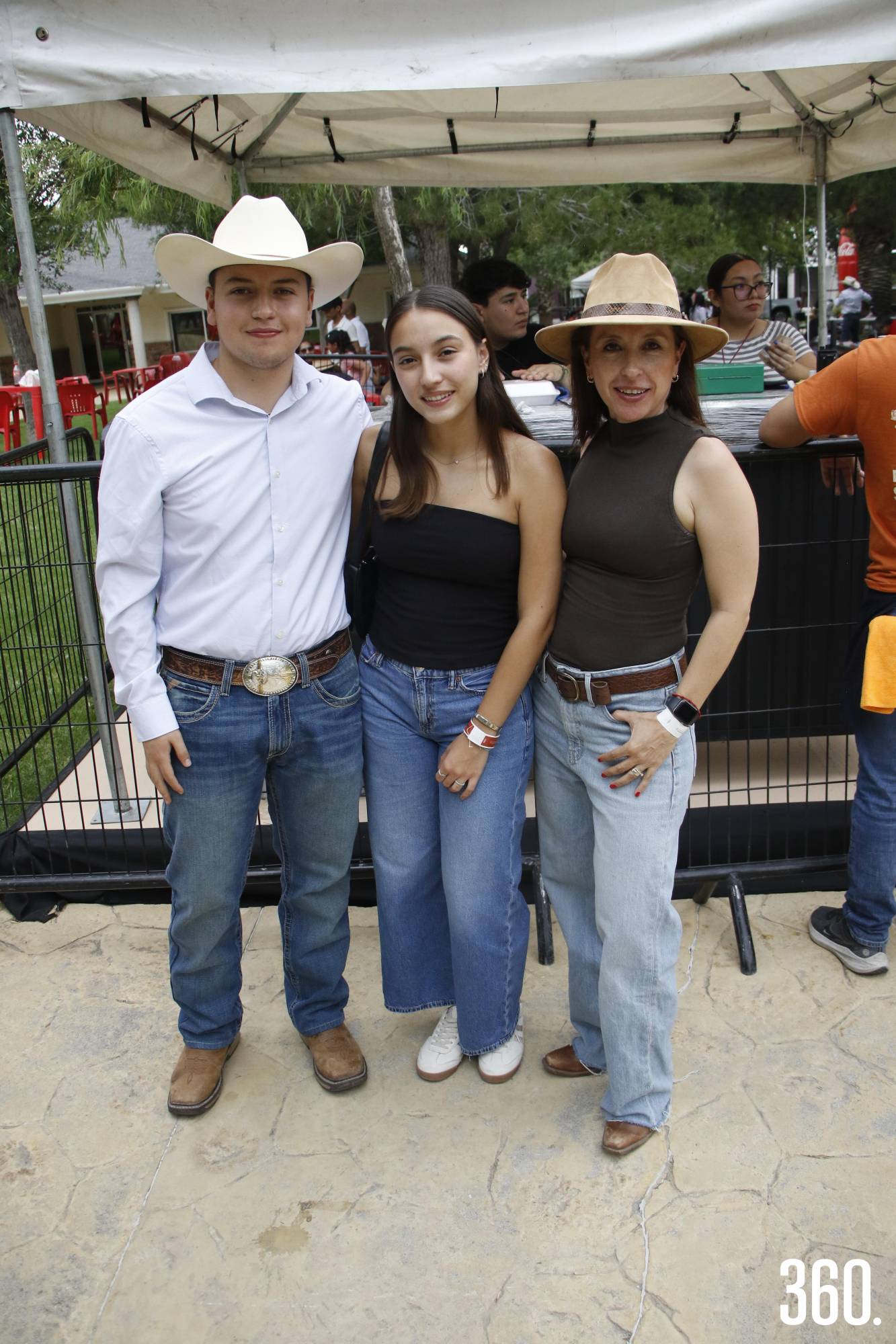 $!Emilio Rodríguez, Mariana Cárdenas y Ángeles Riojas.