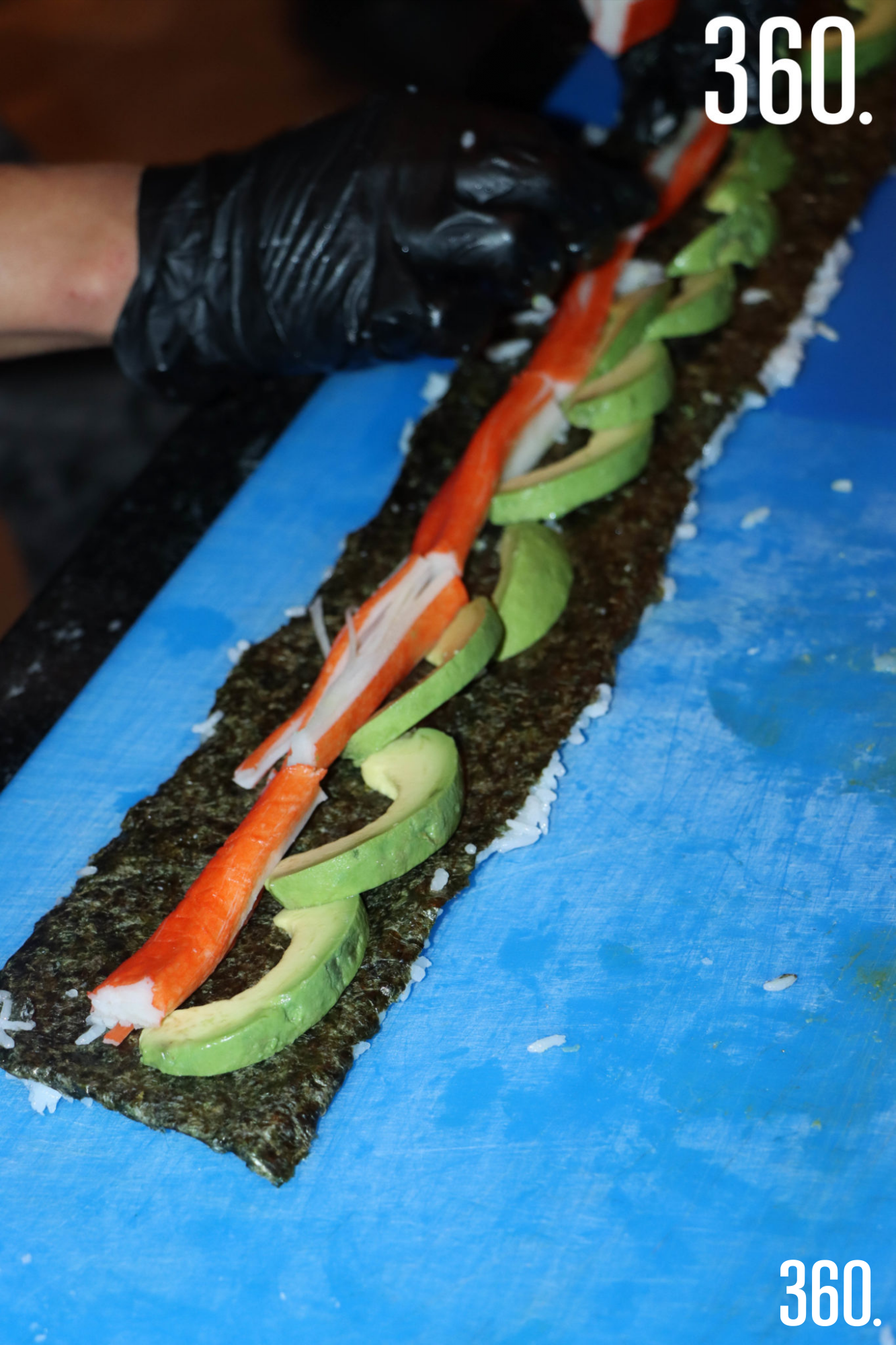 $!El rollo incluyeaguacate, cangrejoy una cobertura de atún fresco.