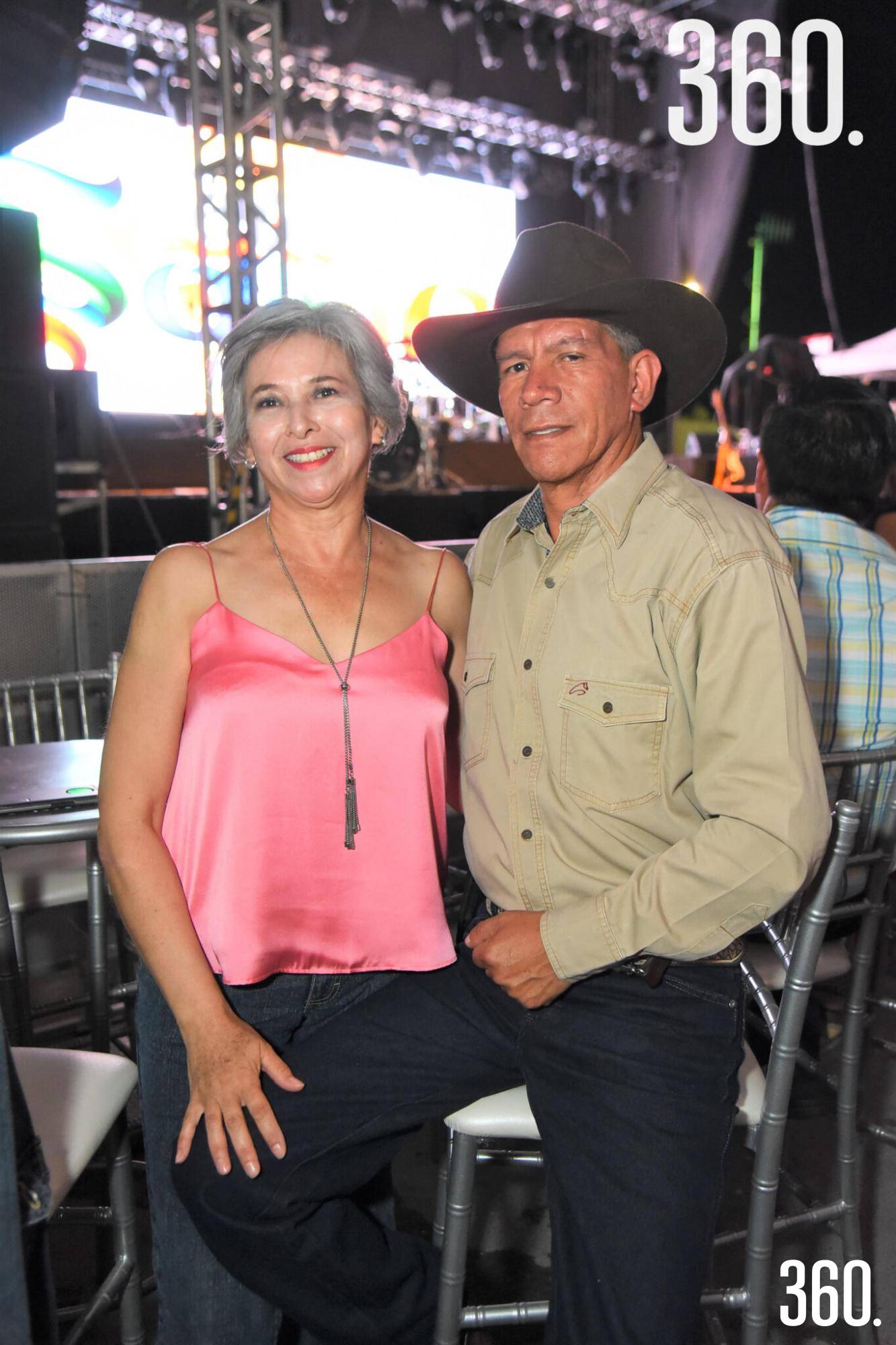 $!Magdalena Hernández y Ricardo Bustos.