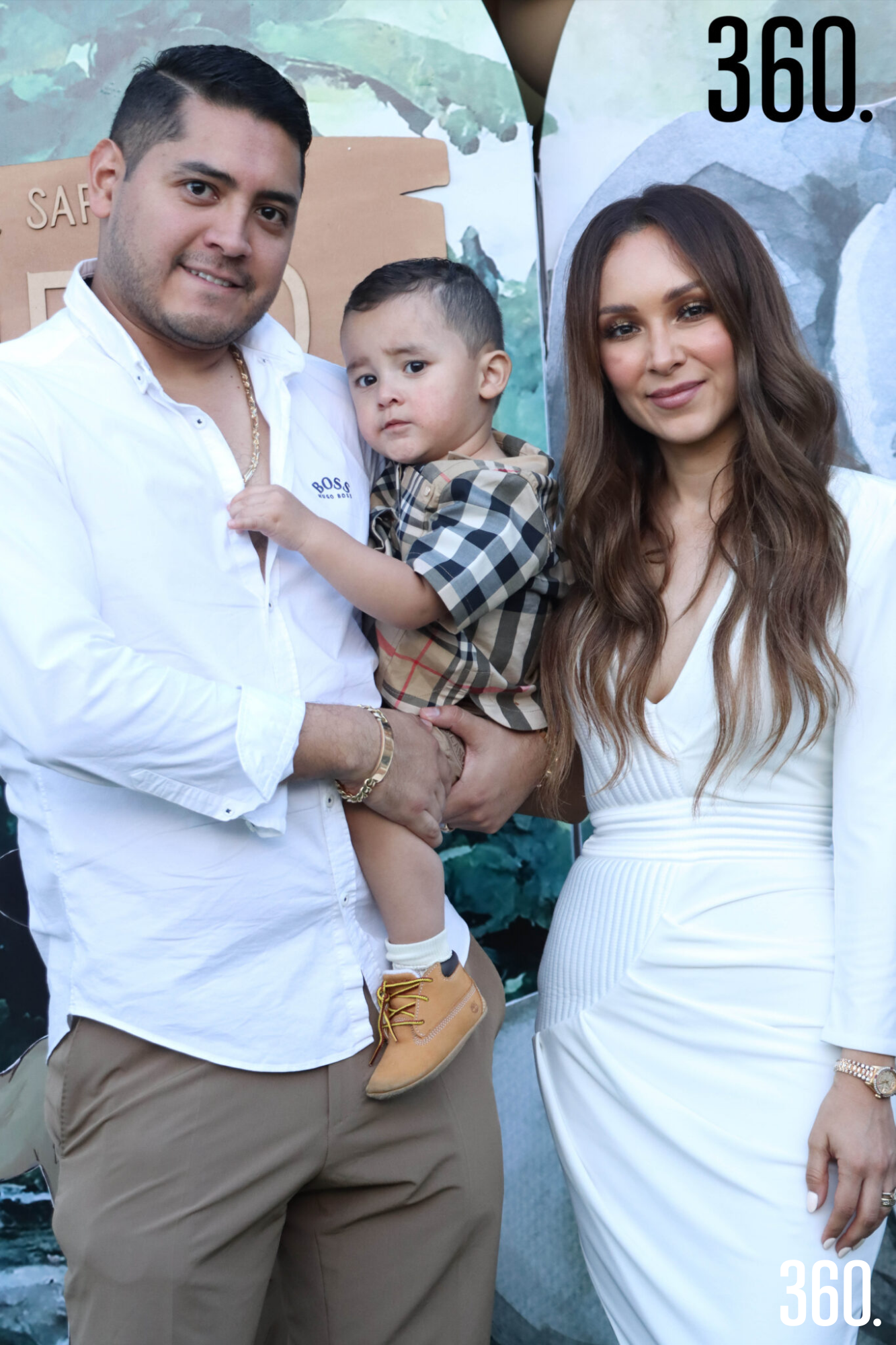 $!Diego con sus padres Jesús Briseño y Dinorah Téllez.