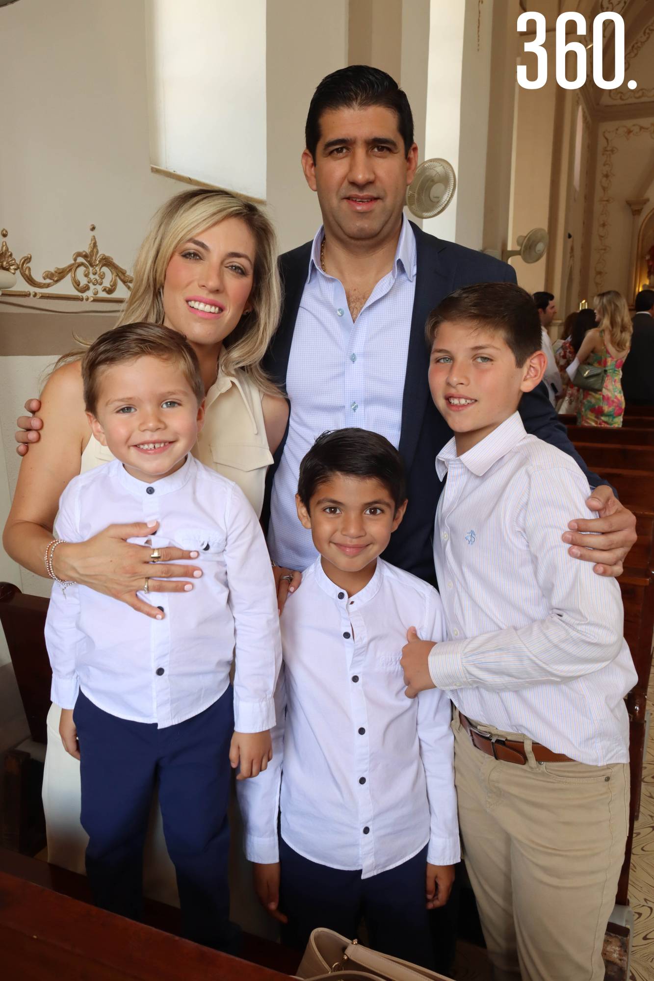$!Marijose César y Alberto Espinoza con sus hijos Juan Pablo, Gerónimo y Emilio.