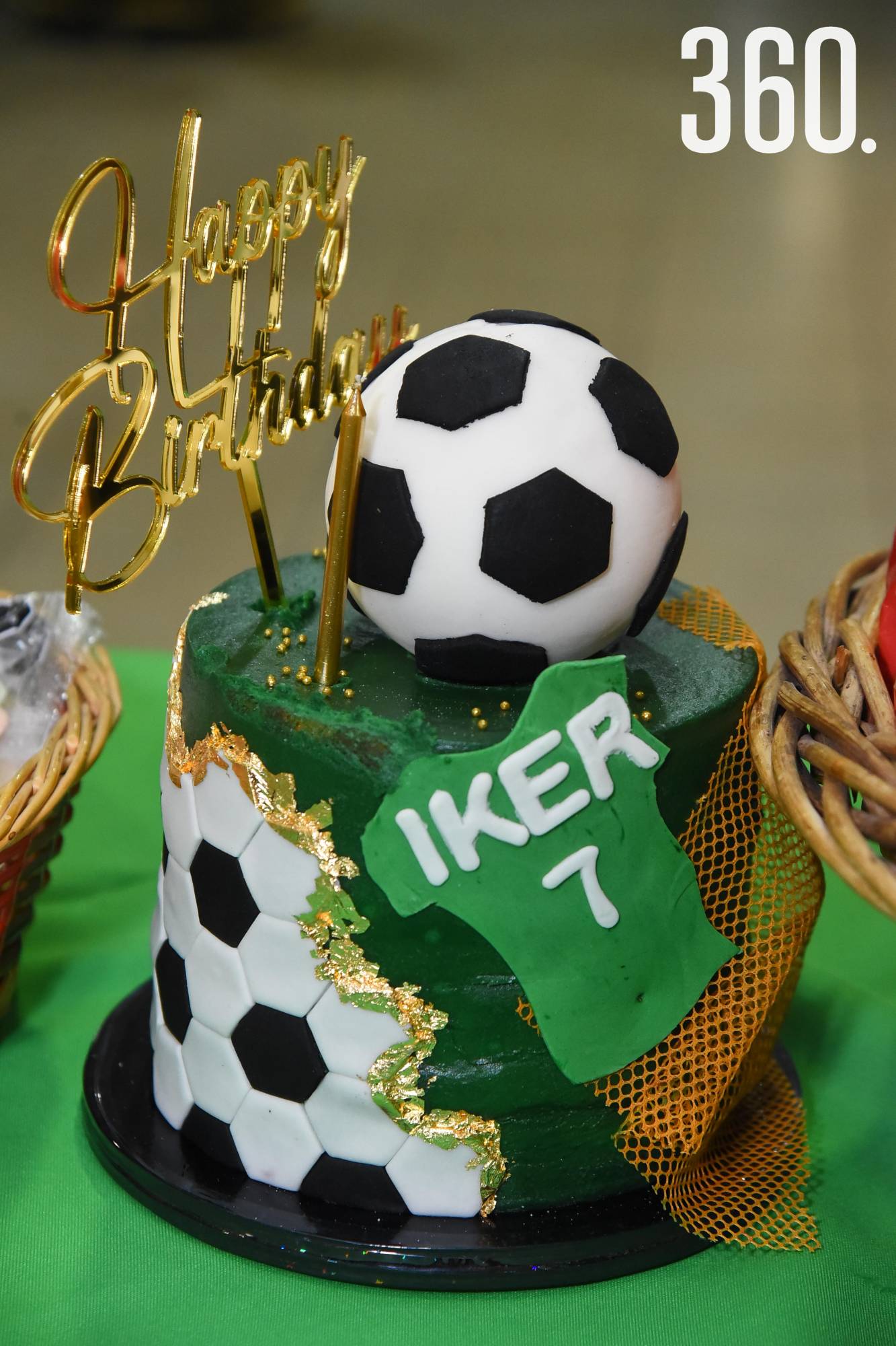 $!El pastel del cumpleañero al estilo ‘soccer’.