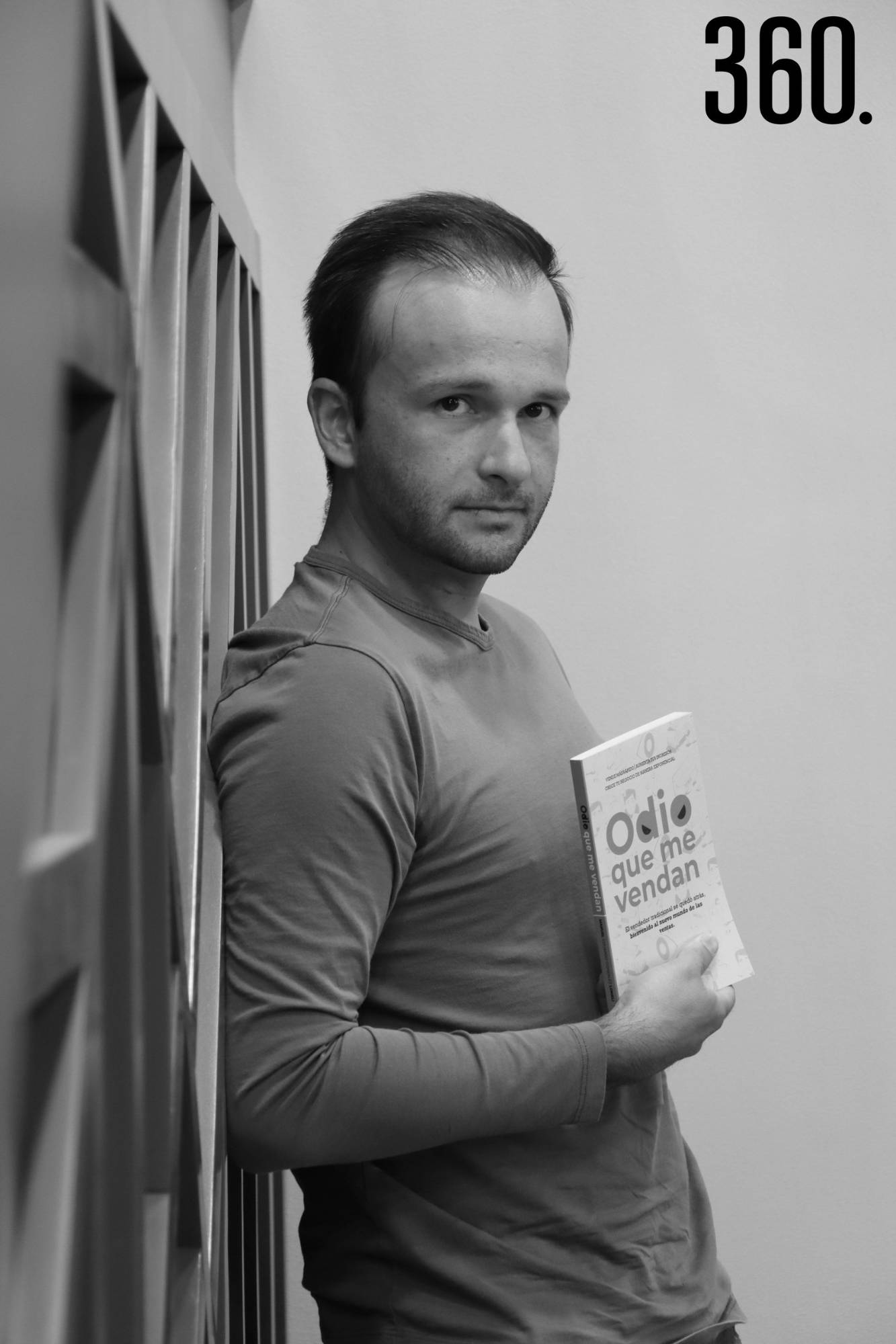 $!Es escritor, ingeniero civil, empresario; apasionado por el arte y el emprendimiento.