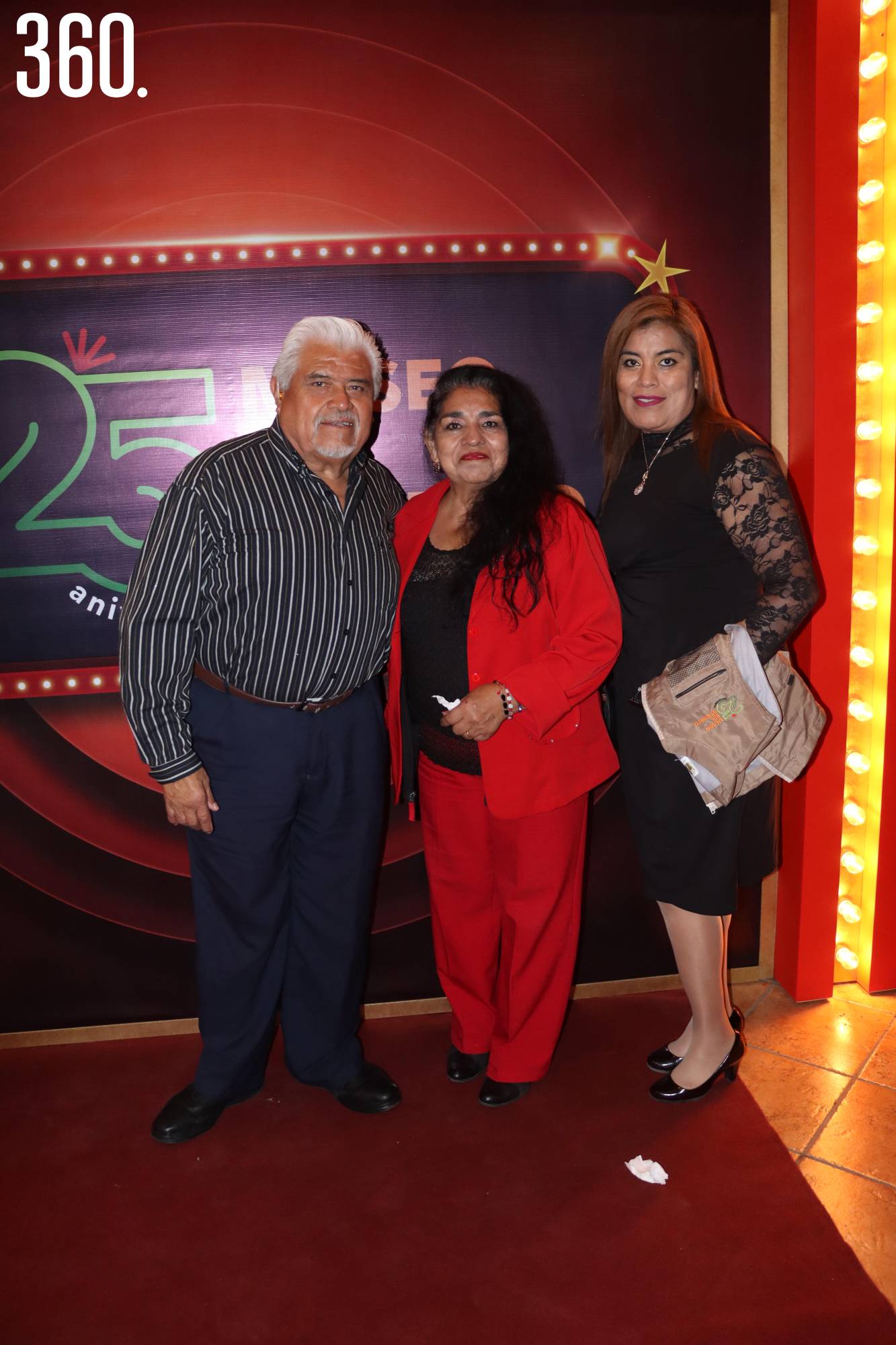 $!Rafael Alvarado y Erika con Guadalupe Cuevas.