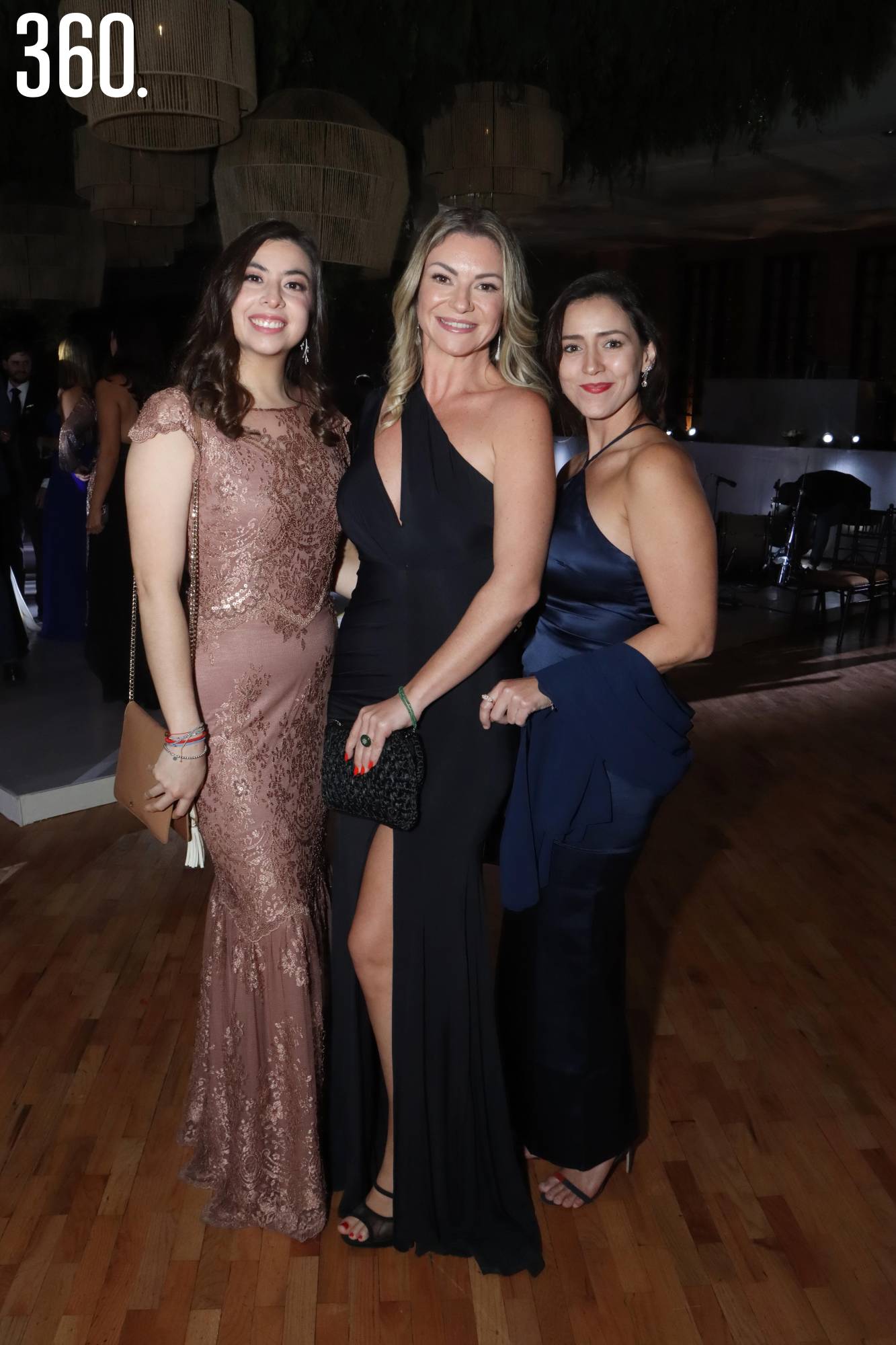 $!María Arriola, Helena Pellarda y Pau Velarde, compañeras de la maestría de Sofía Elena.