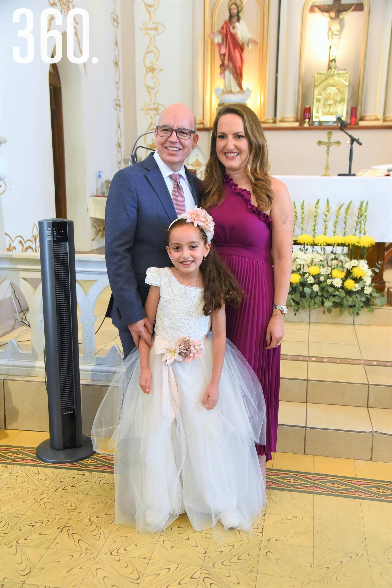 $!Victoria con sus papás Marcelo Valdés y Vicky Viesca.