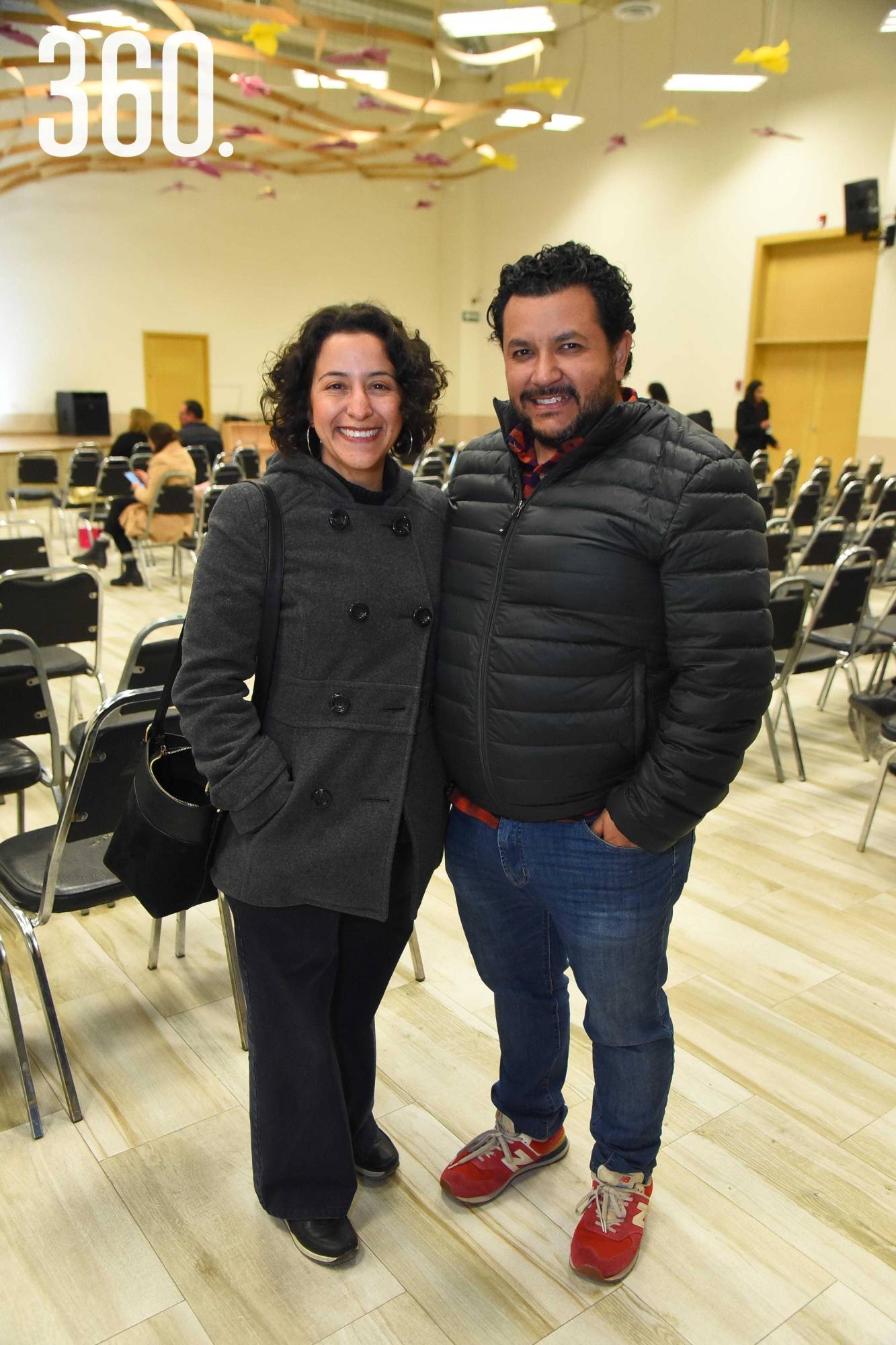 $!PADRES DE FAMILIA ASISTEN A CONFERENCIA &quot;HIJOS CON RAÍCES Y ALAS&quot;