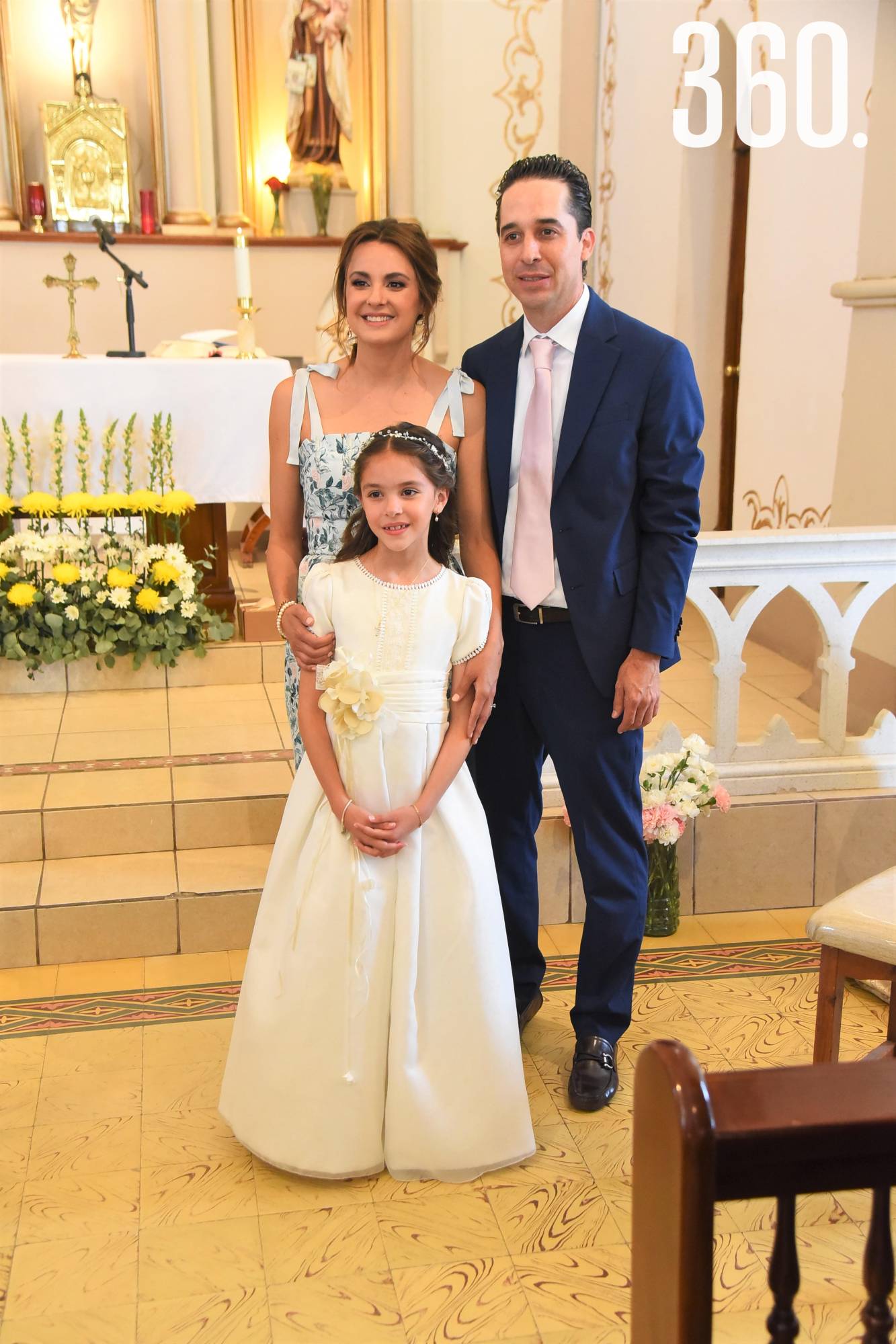 $!Mariángela con sus papás Miriam Flores y David Aguirre.