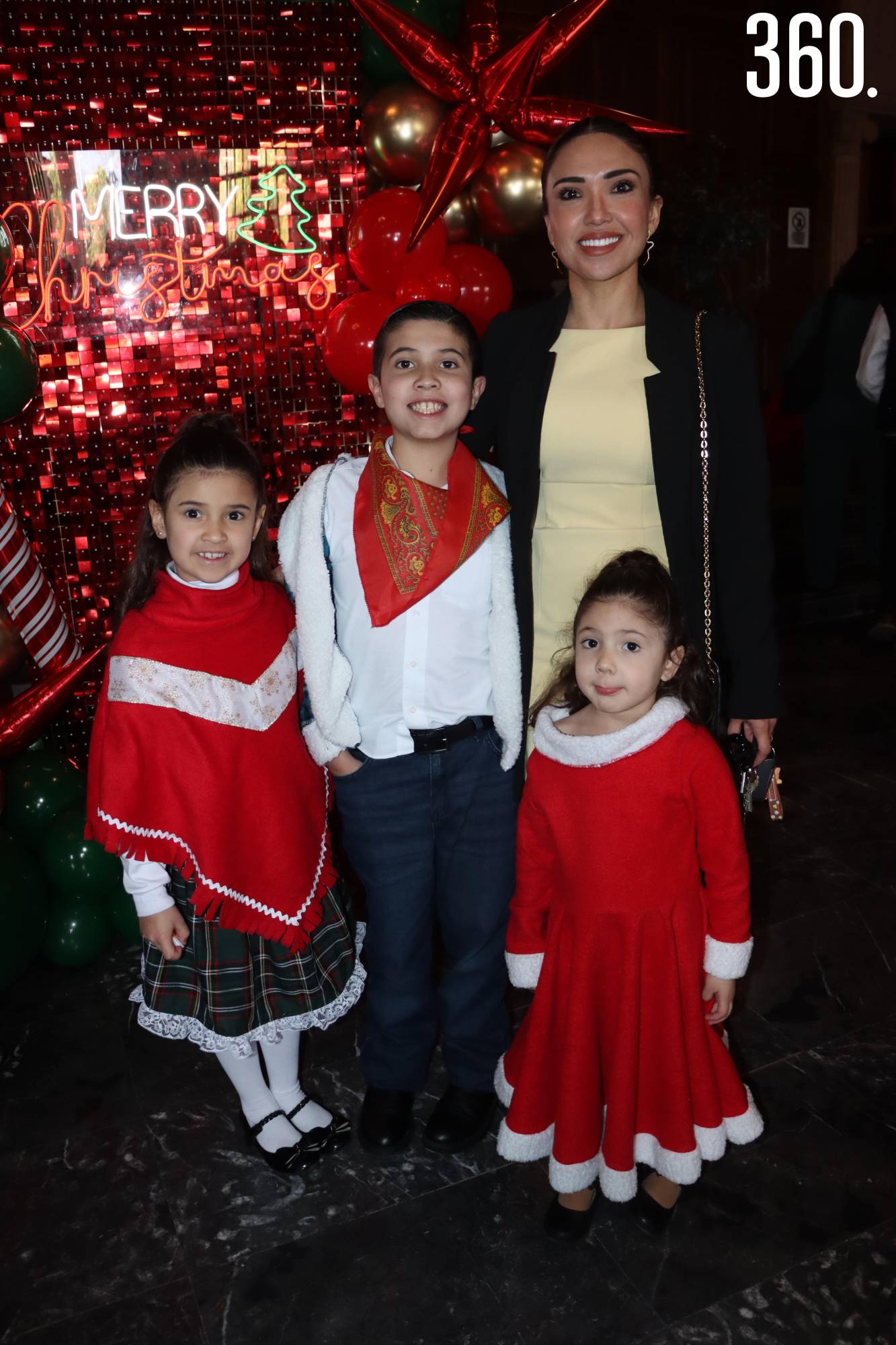 $!Nadia, Chava y Carlotta de las Fuentes con María Perales.