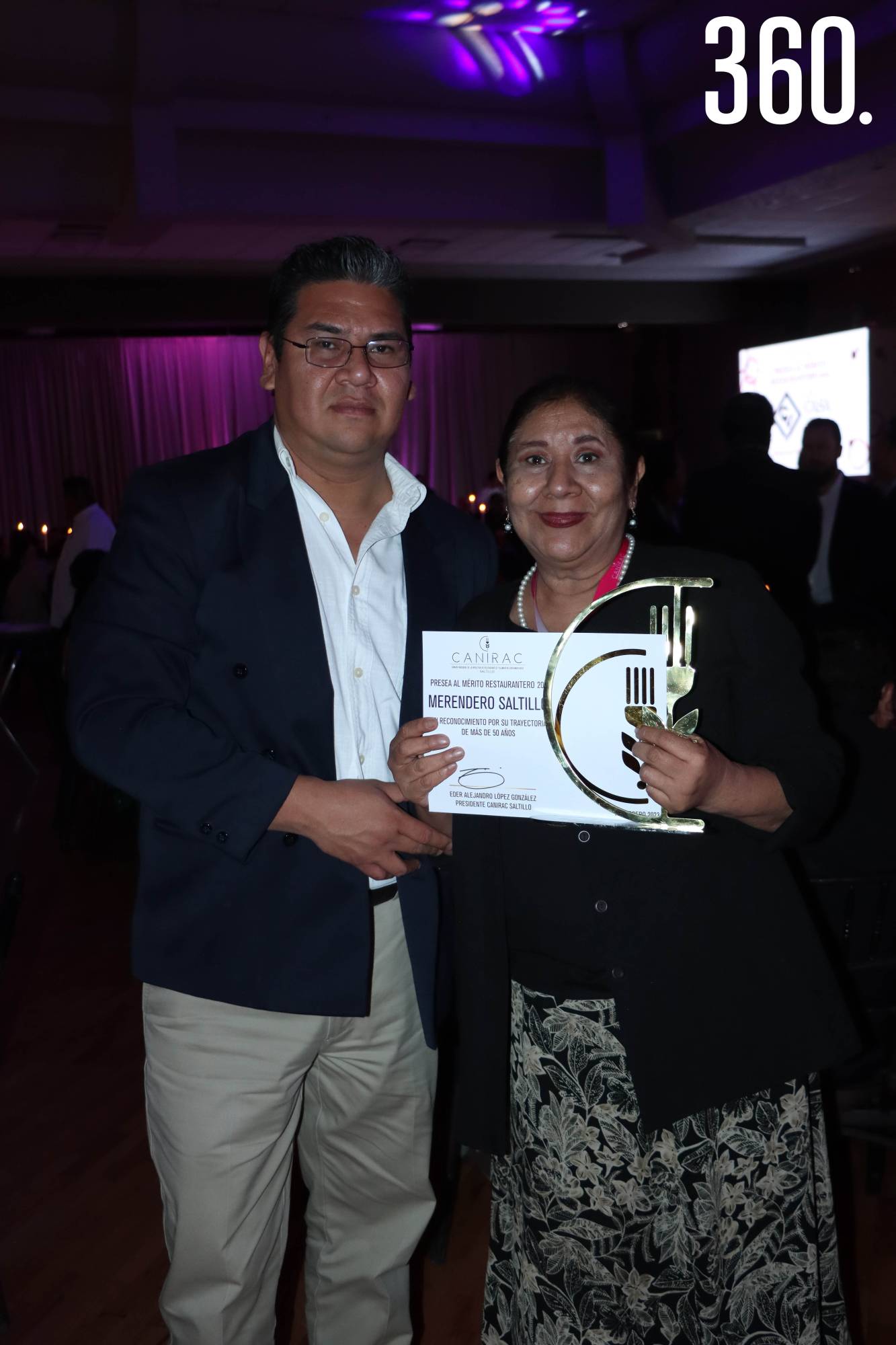 $!Alberto Salinas y Mario Mata con su premio.