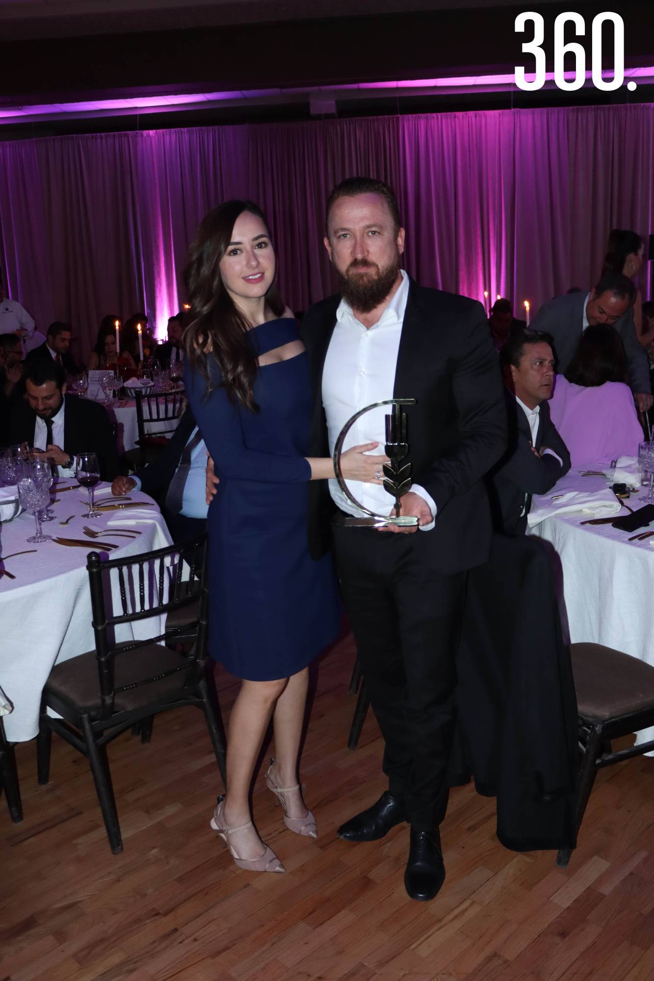 $!Marifer Pérez y Fabio Gentiloni con su premio.