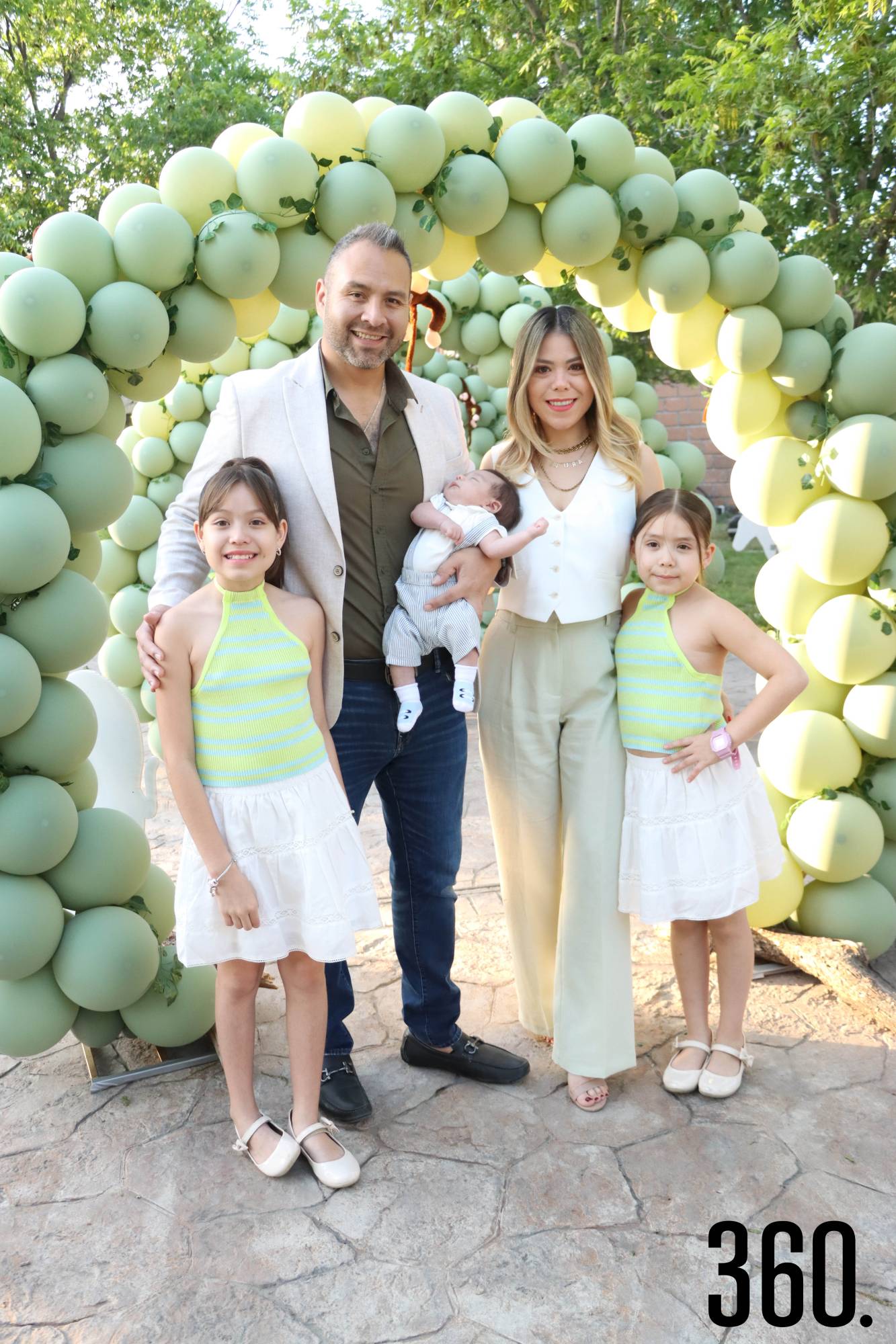 $!Edgar Espinoza y Laura Falcón con Renata, Patricio y Paulina Espinoza.