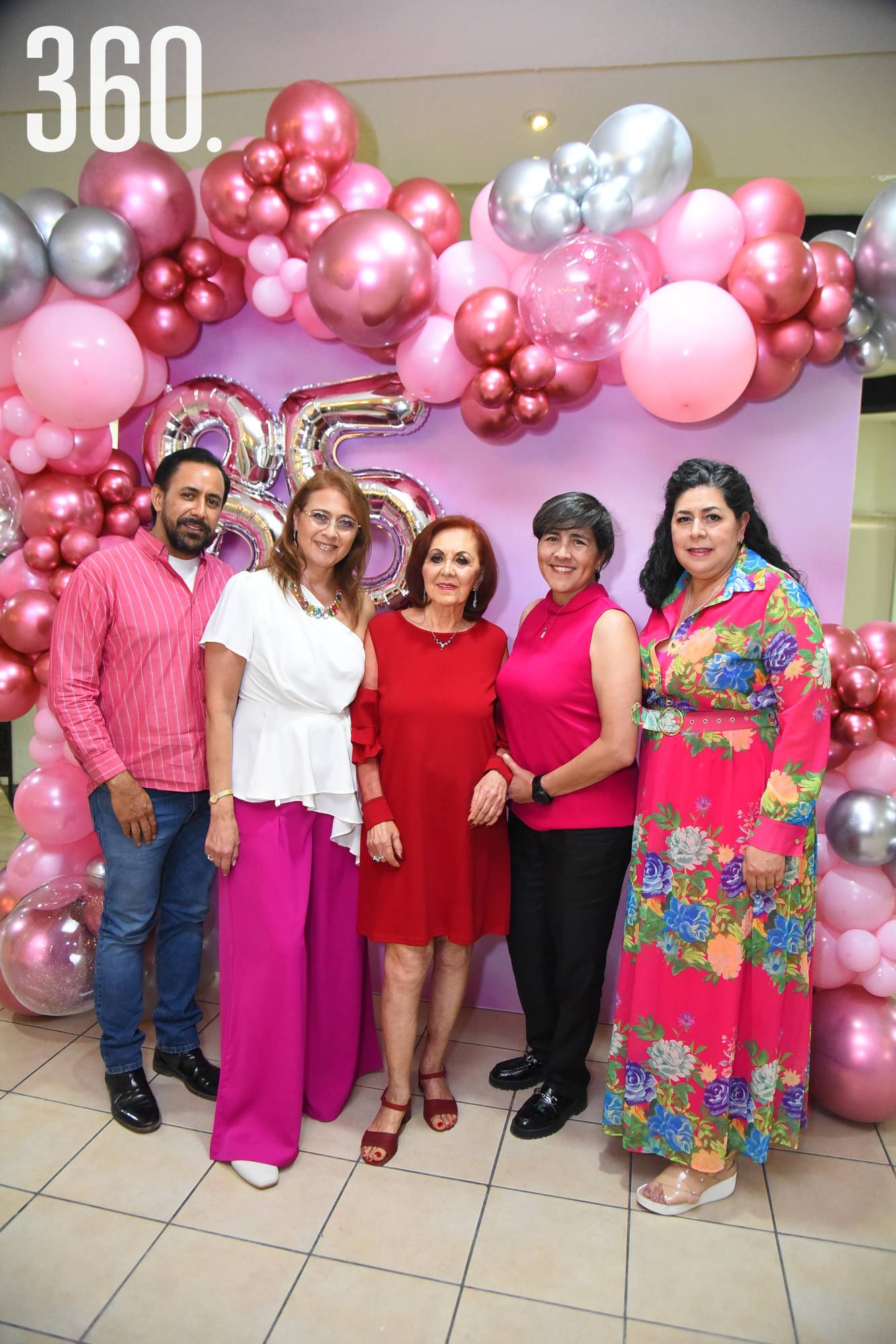 $!Juan Carlos y Claudia Derbez, Lupita Saade, Ana Cecilia y Liliana Derbez.