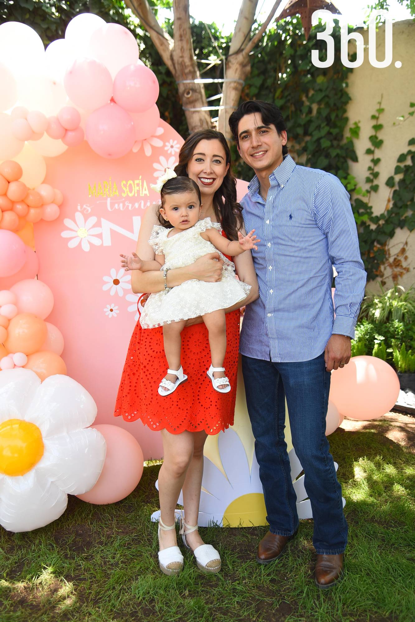 $!María Sofía Treviño Elguézabal con sus papás Sofía Elguézabal y Roberto Treviño.