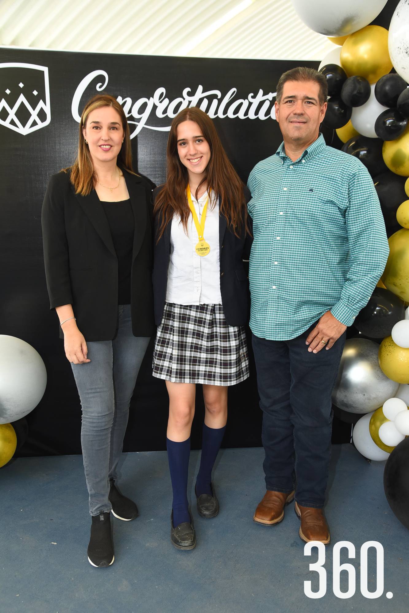 $!Luciana Gutiérrez con sus papás Yolis de Gutiérrez y Cuauhtemoc Gutiérrez.