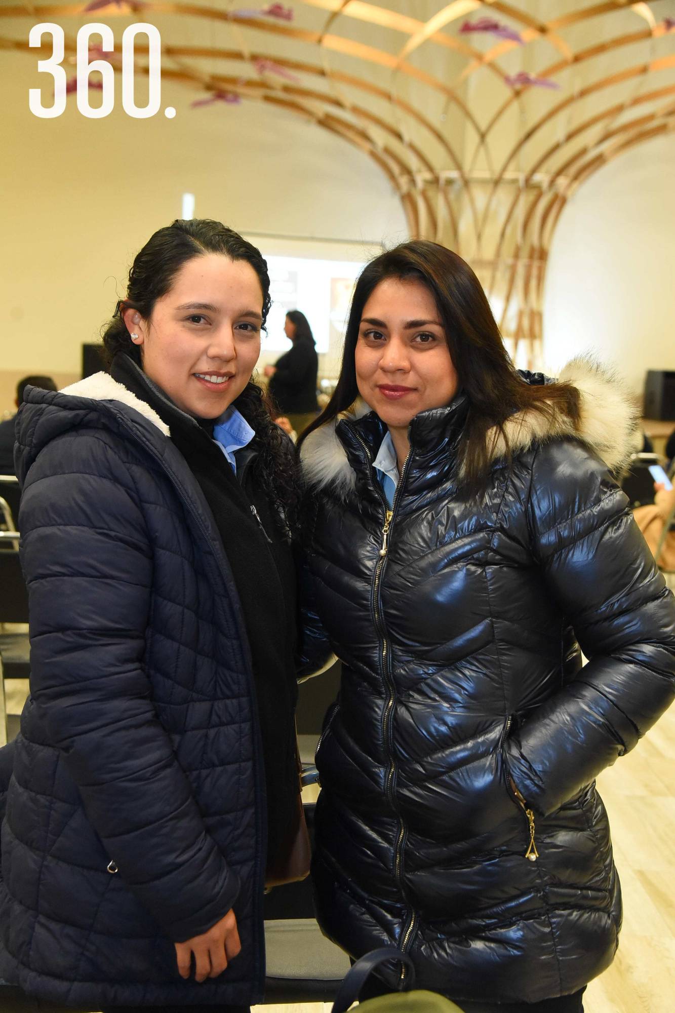 $!PADRES DE FAMILIA ASISTEN A CONFERENCIA &quot;HIJOS CON RAÍCES Y ALAS&quot;