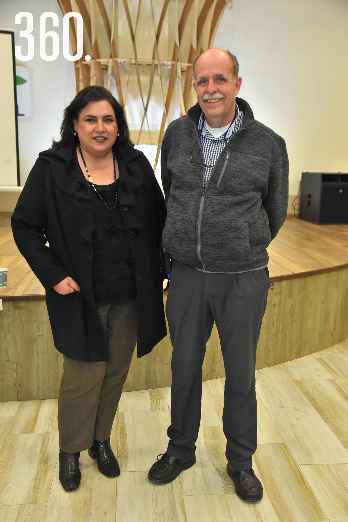 $!PADRES DE FAMILIA ASISTEN A CONFERENCIA &quot;HIJOS CON RAÍCES Y ALAS&quot;