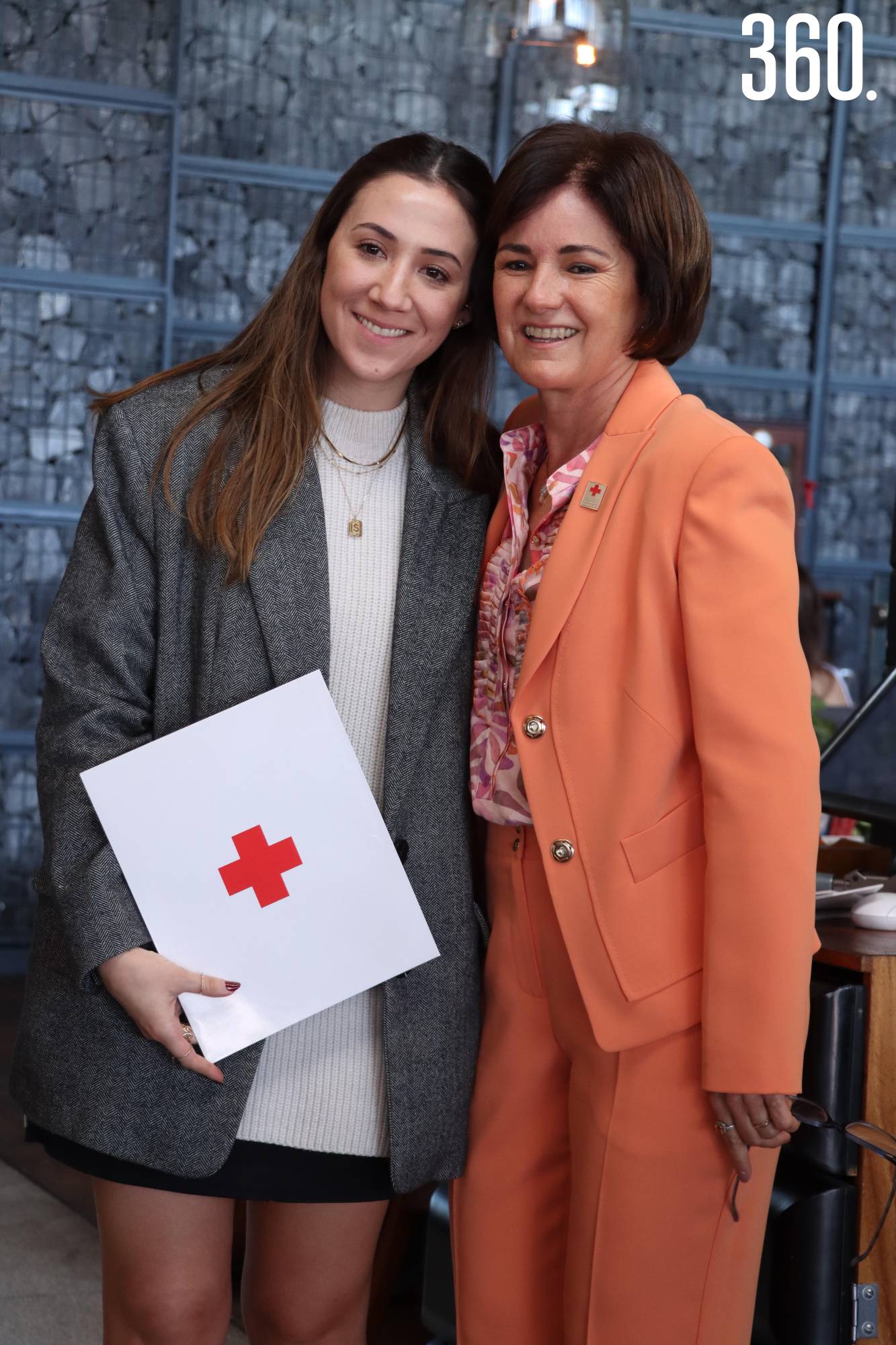 $!Entrega de reconocimiento a Sofía de la Garza.