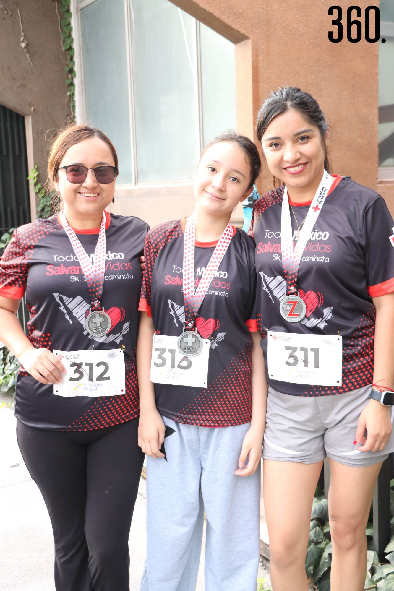 $!PARTICIPAN EN LA CARRERA DE LA CRUZ ROJA