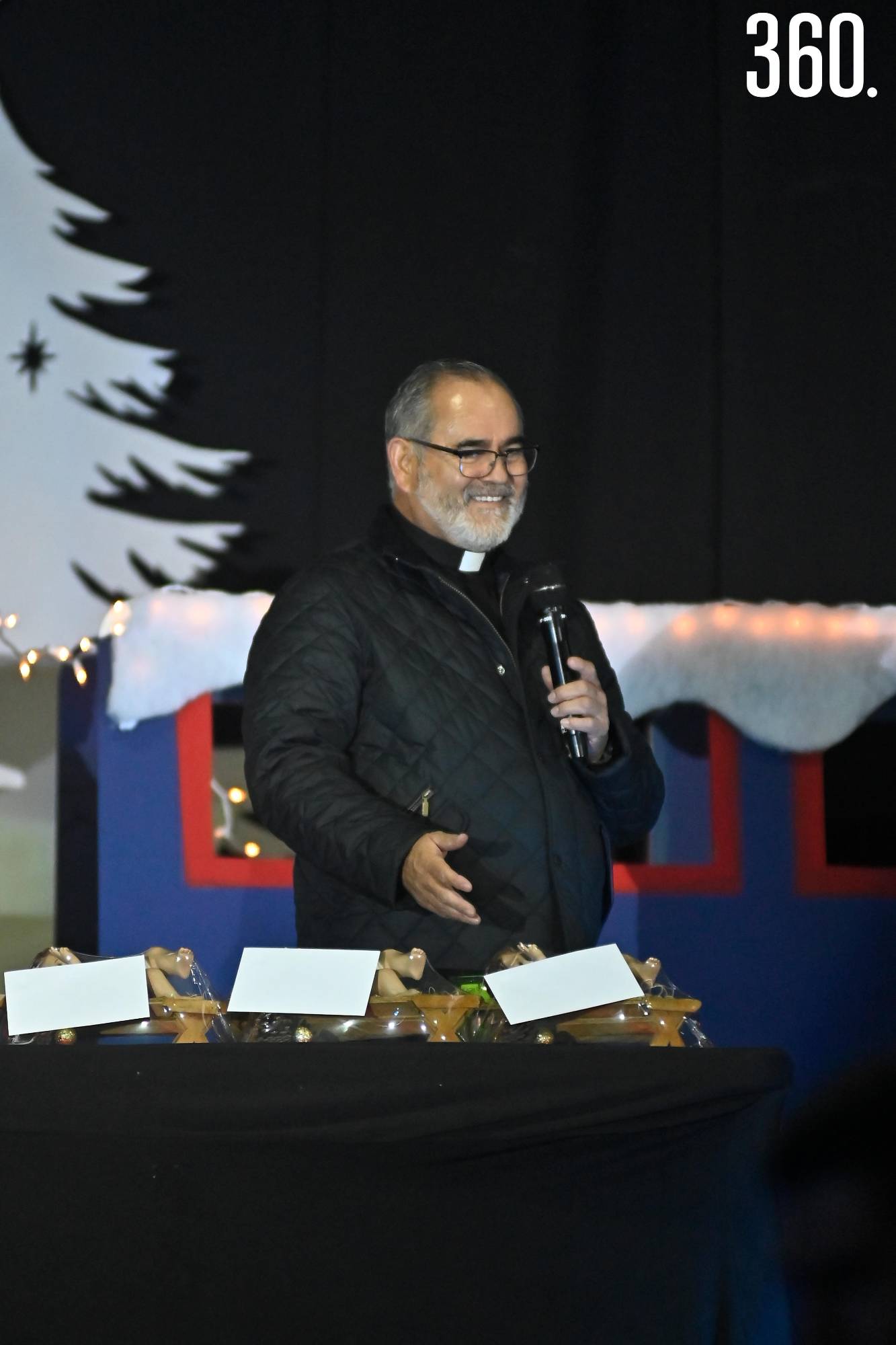 $!P. Fernando Enrique Torres, director del colegio.