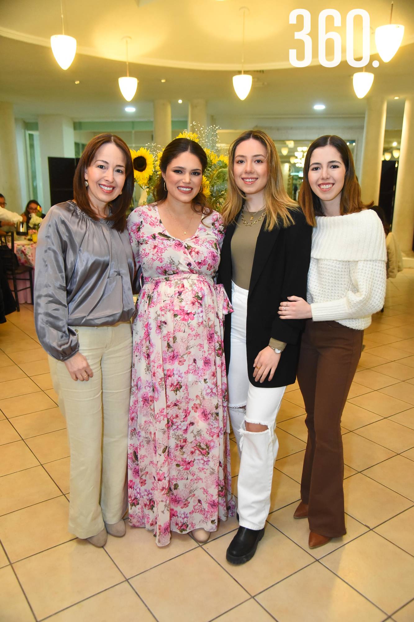 $!Sandra Valdés de López, Paola López y Daniela López.