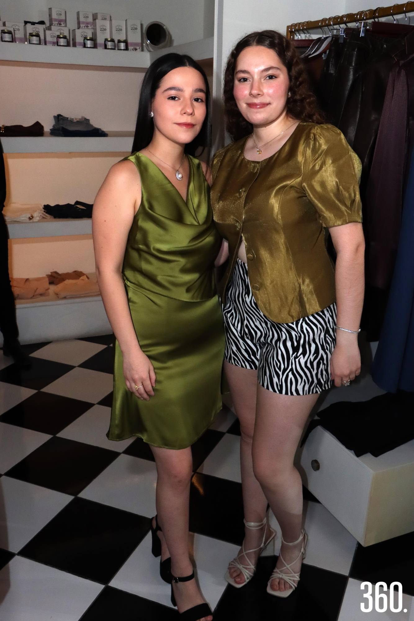 $!Fátima Muñoz y Andrea Villalobos modelando la colección Otoño Invierno.