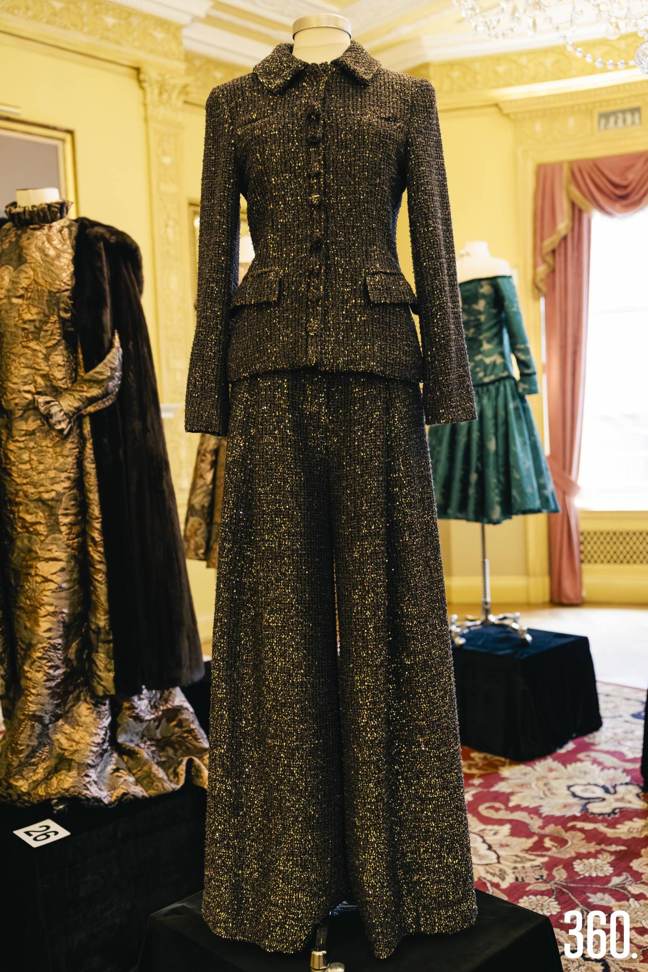 $!Dennis Basso rinde homenaje a la noche eterna de Manhattan.