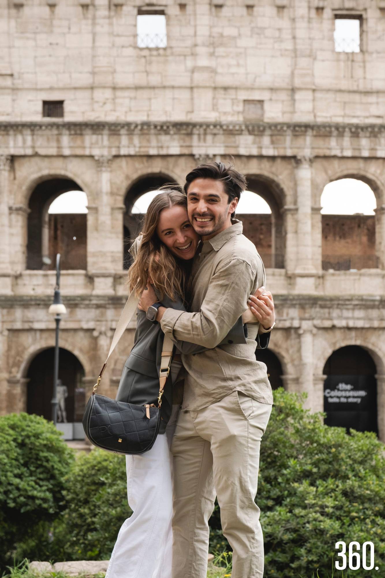 $!Daniel y Luisa María se comprometieron en uno de los lugares más famosos de Italia.