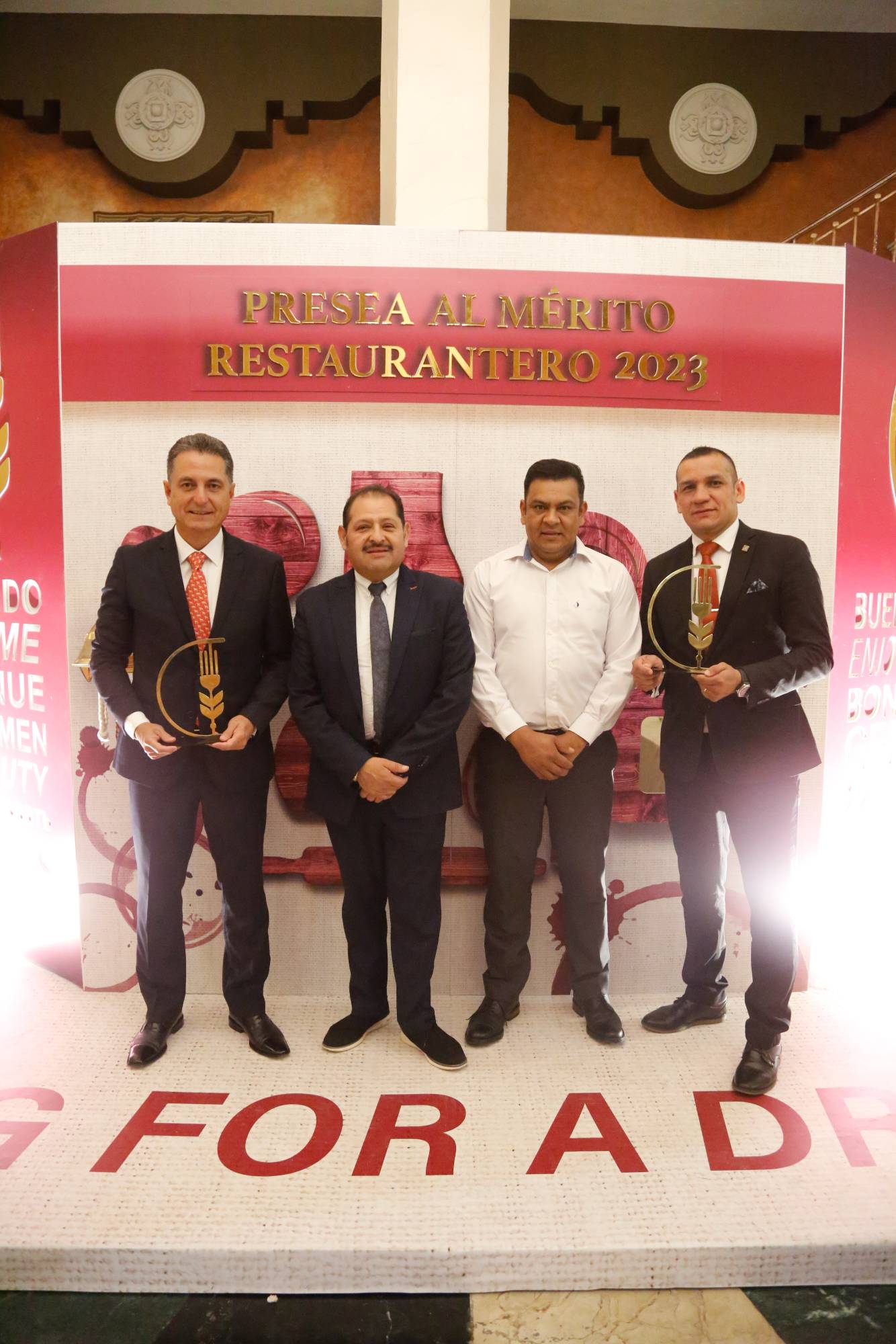 $!C.P. Rodrigo García, Capitán Luis Ramón Méndez, Chef Lorenzo Verónico Mireles y Capitán David Tovar.