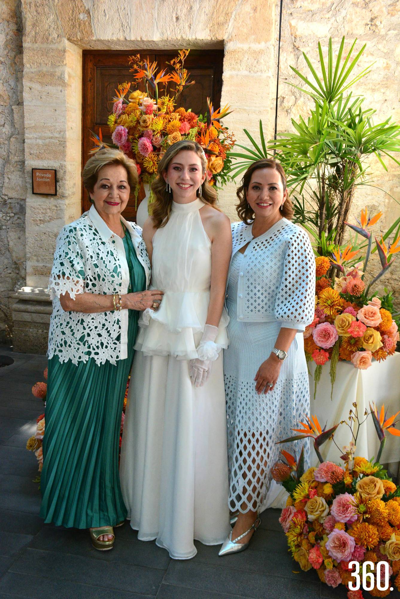$!Carolina Covarrubias Larios con su abuelita, Abigail Plascencia de Larios y su mamá, Abigail Larios de Covarrubias.