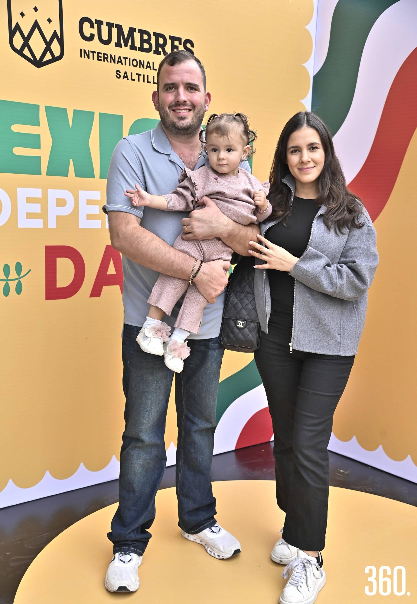 $!Gerardo Cavazos y Pamela Saucedo con su hija Camila.