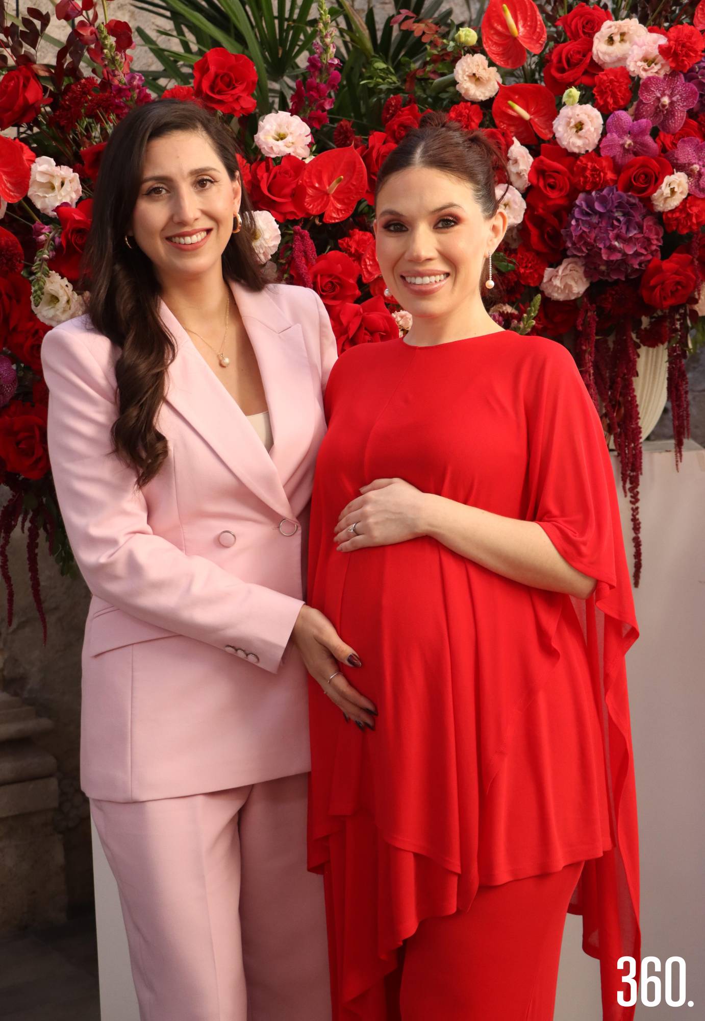 $!María con su cuñada, Cecy Valdez.